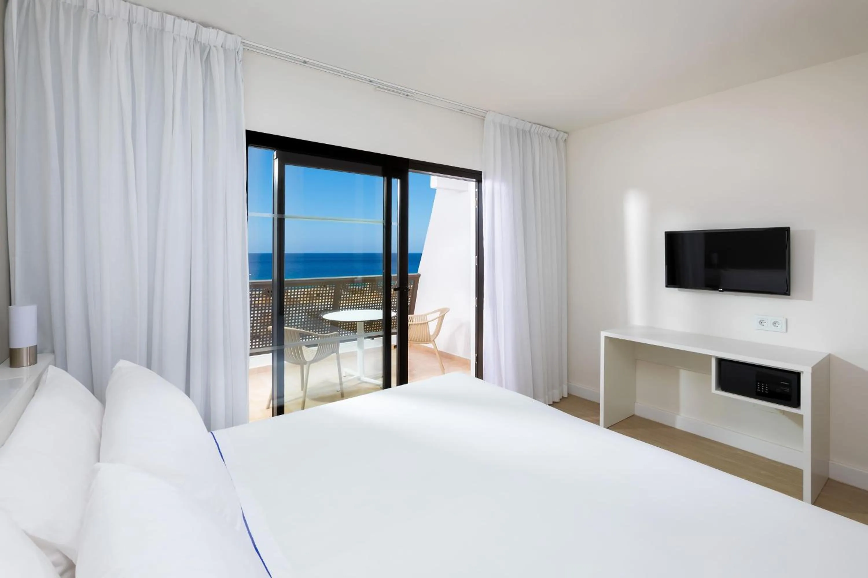 Bedroom, Bed in Sol Fuerteventura Jandia - All Suites