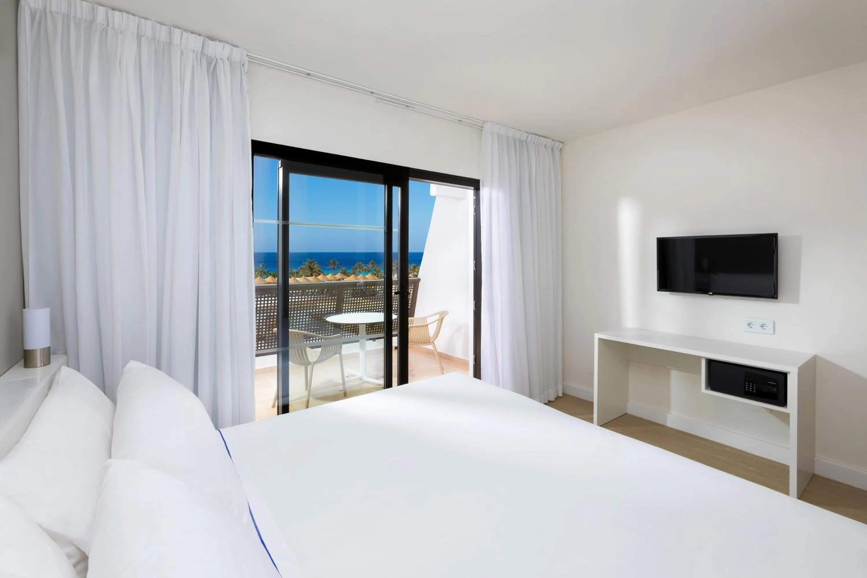 Bedroom, Bed in Sol Fuerteventura Jandia - All Suites