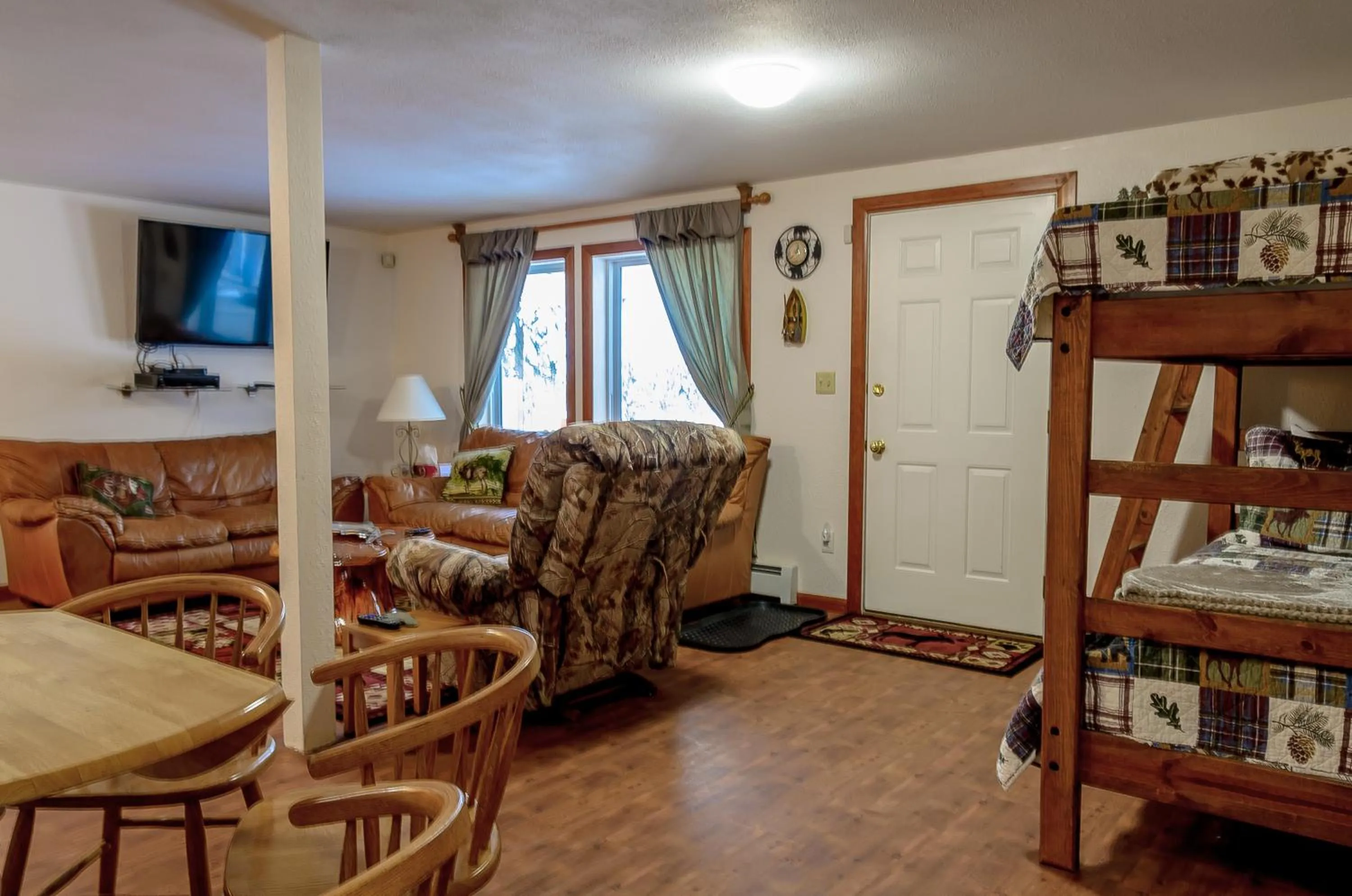 Photo of the whole room in Eagle's Eye Vacation Rentals