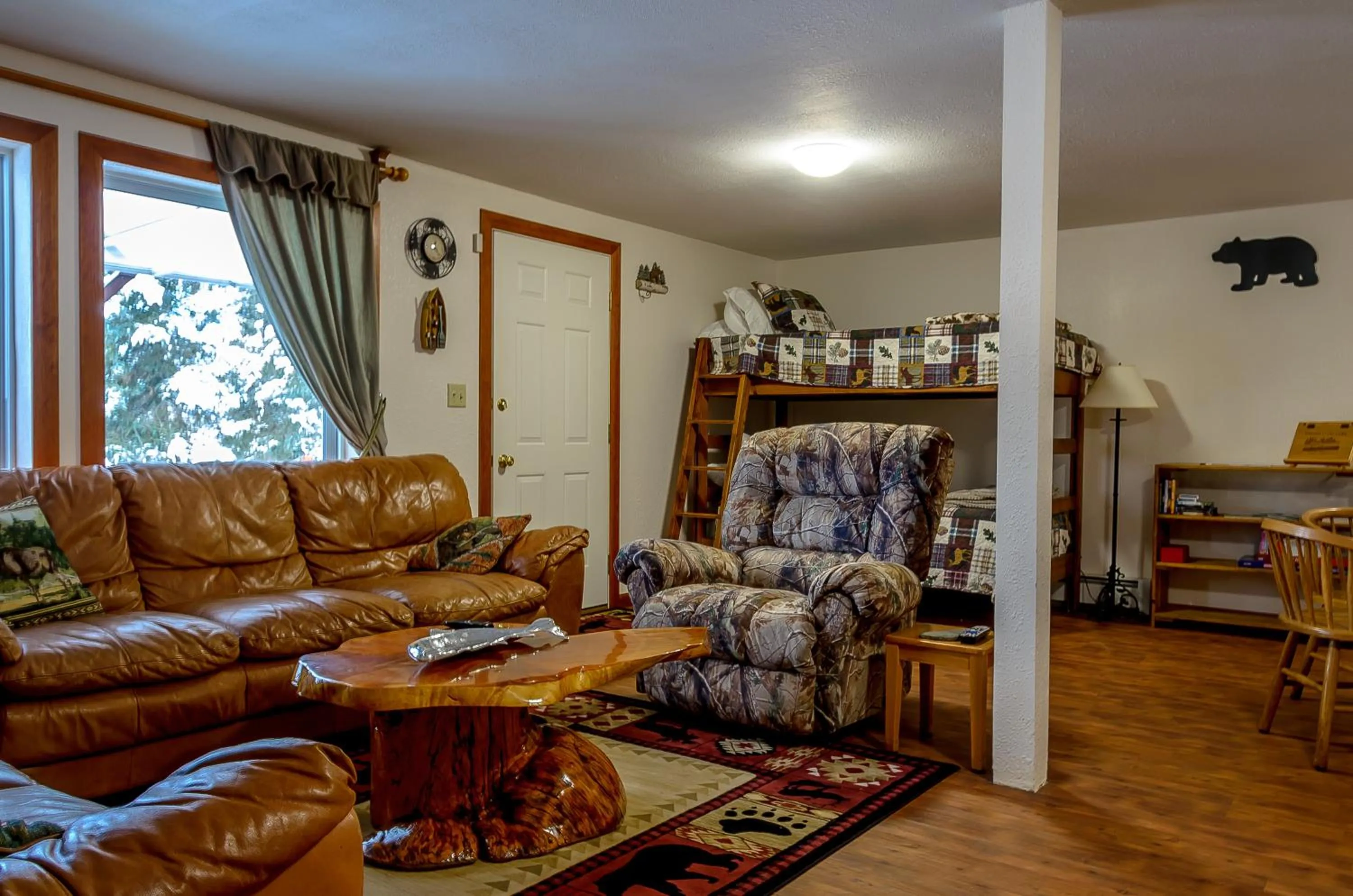 Seating area in Eagle's Eye Vacation Rentals