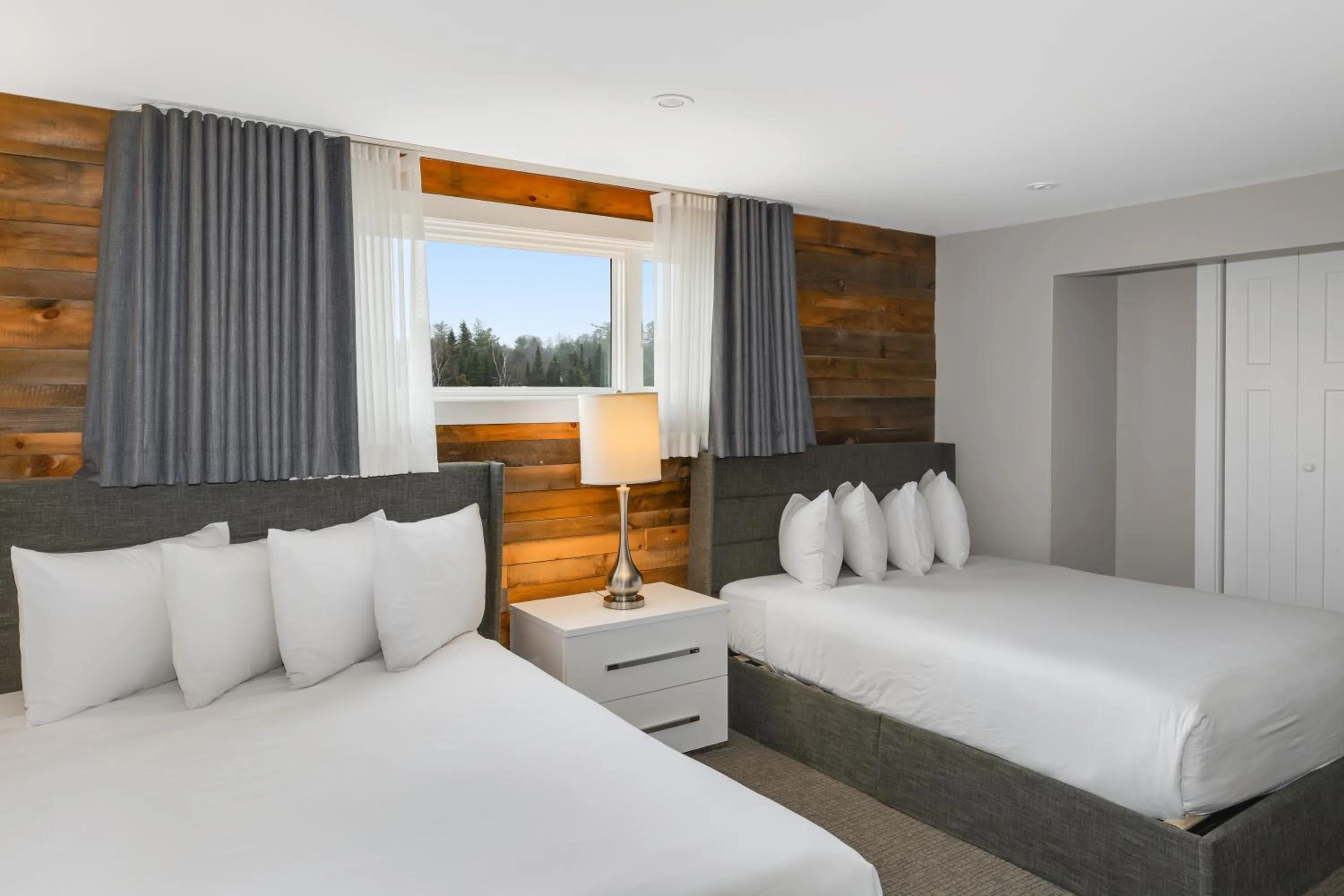 Bedroom, Bed in Lake Placid Inn: Residences
