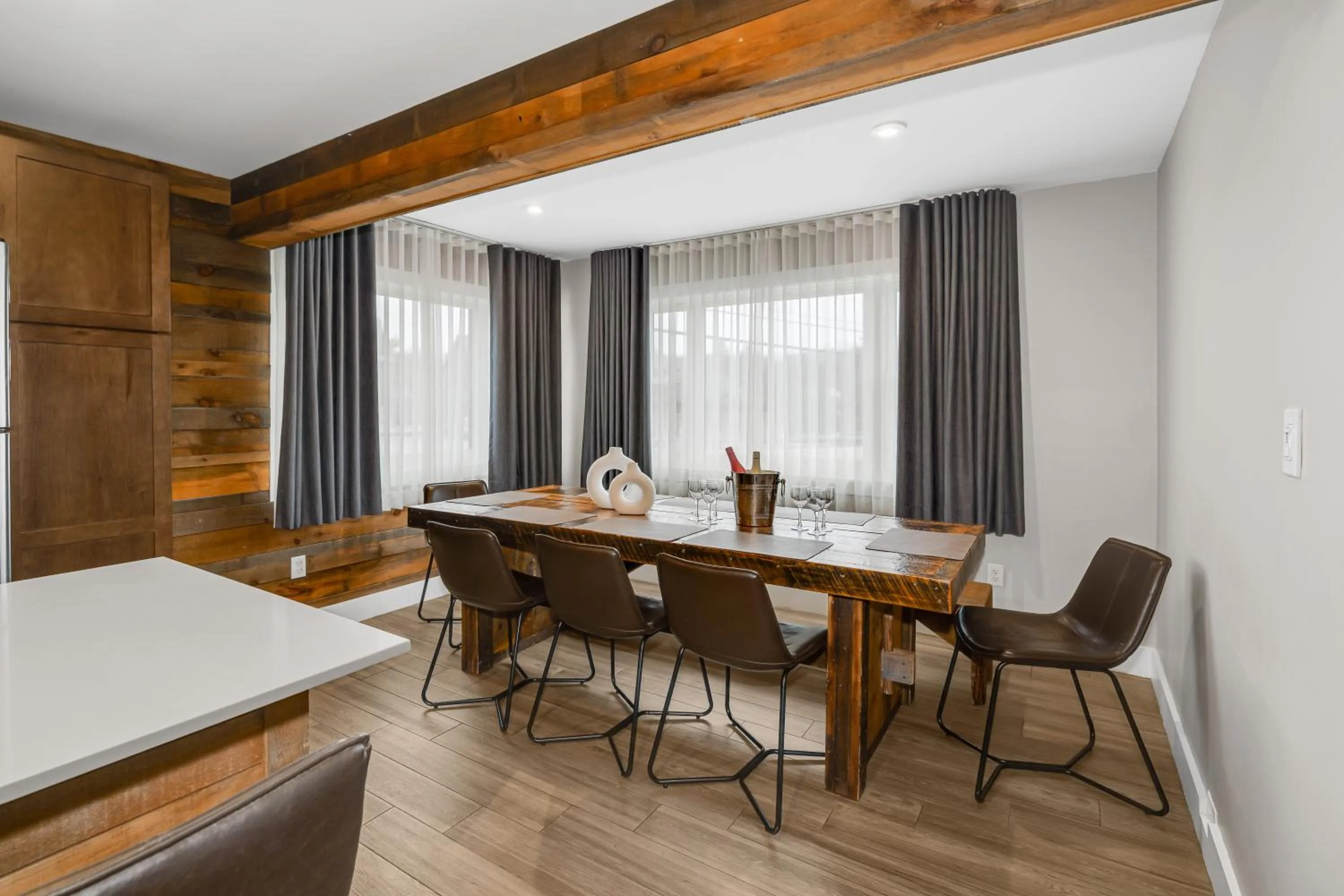 Seating area in Lake Placid Inn: Residences