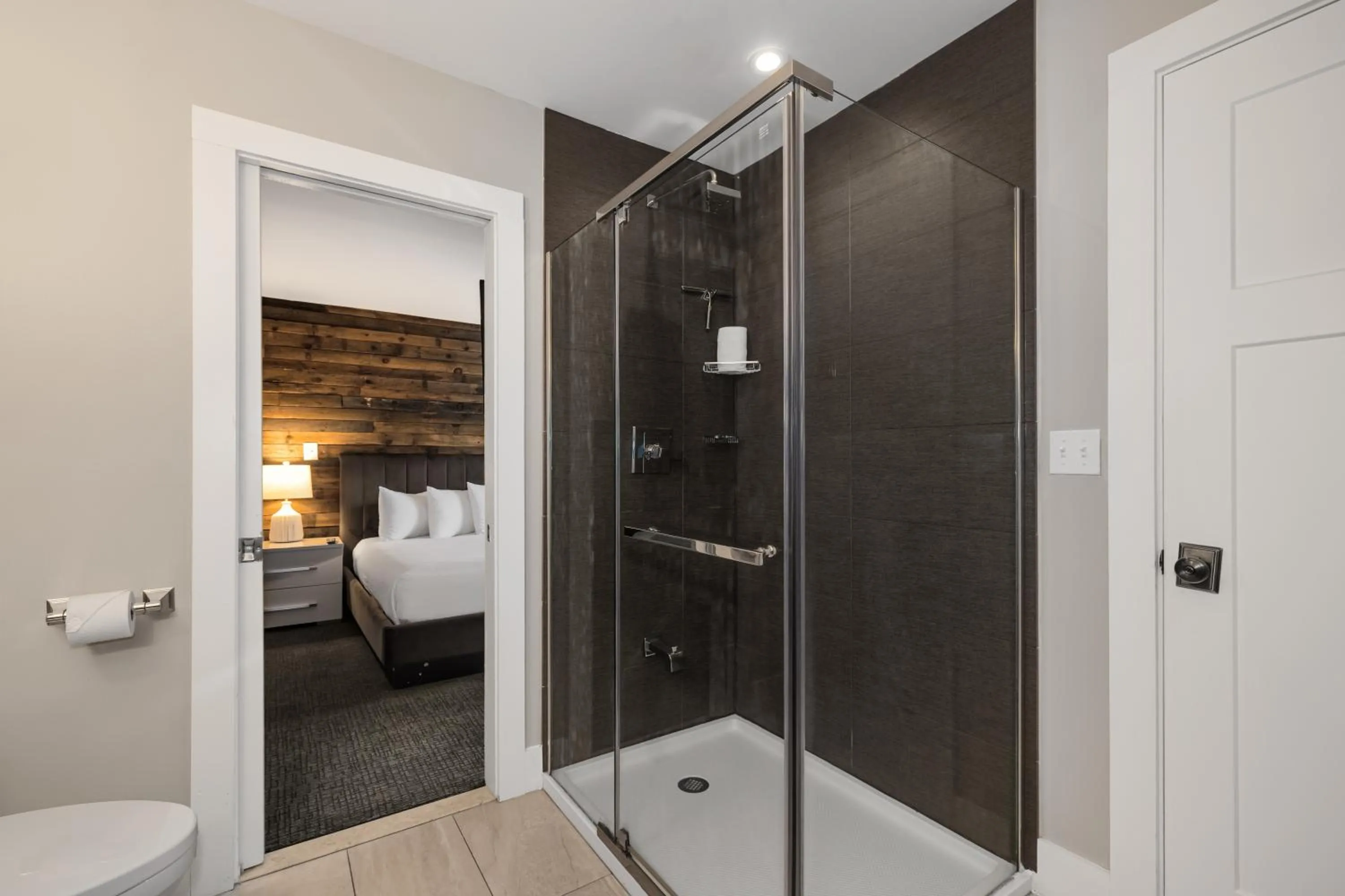 Bathroom in Lake Placid Inn: Residences