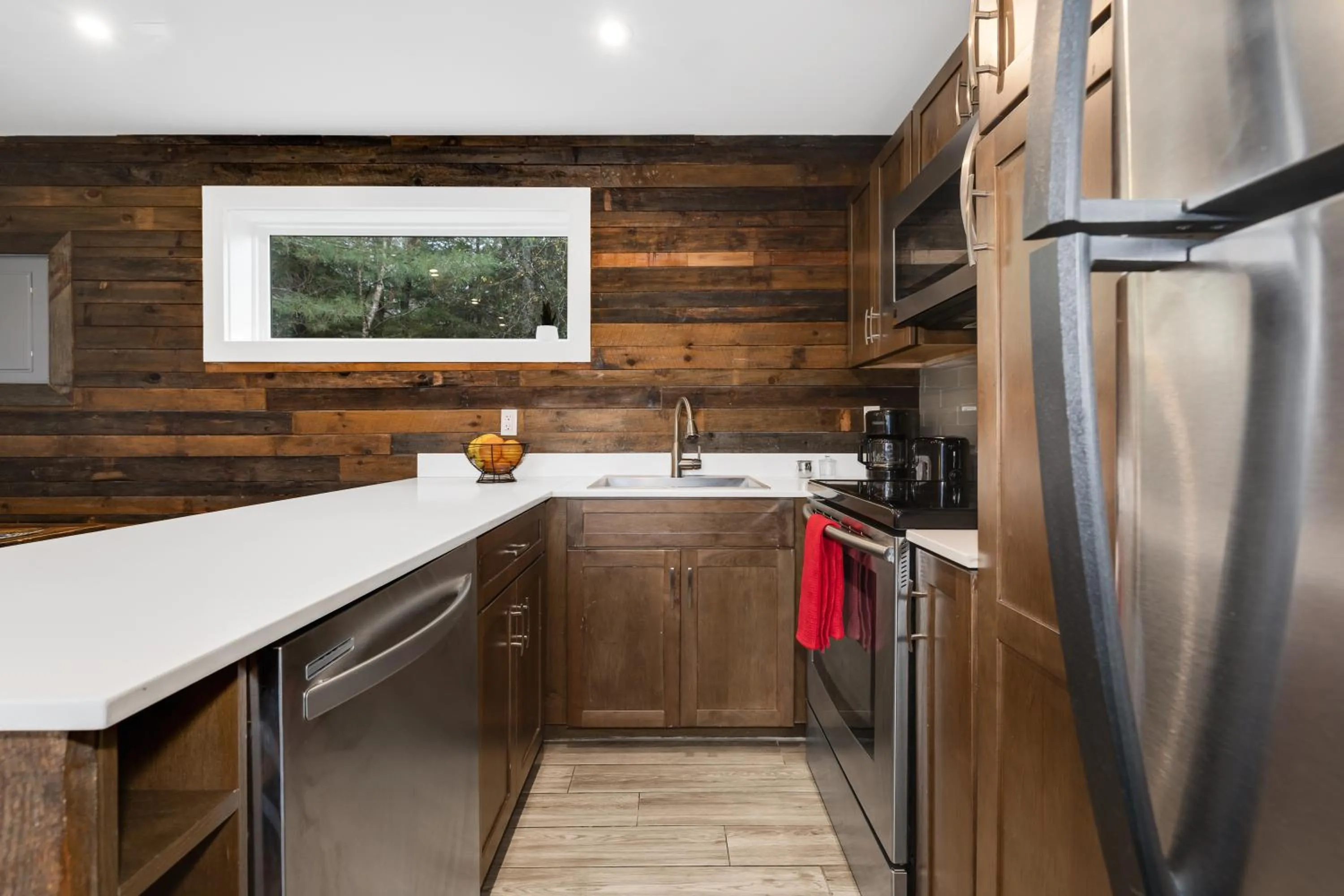 Kitchen or kitchenette in Lake Placid Inn: Residences