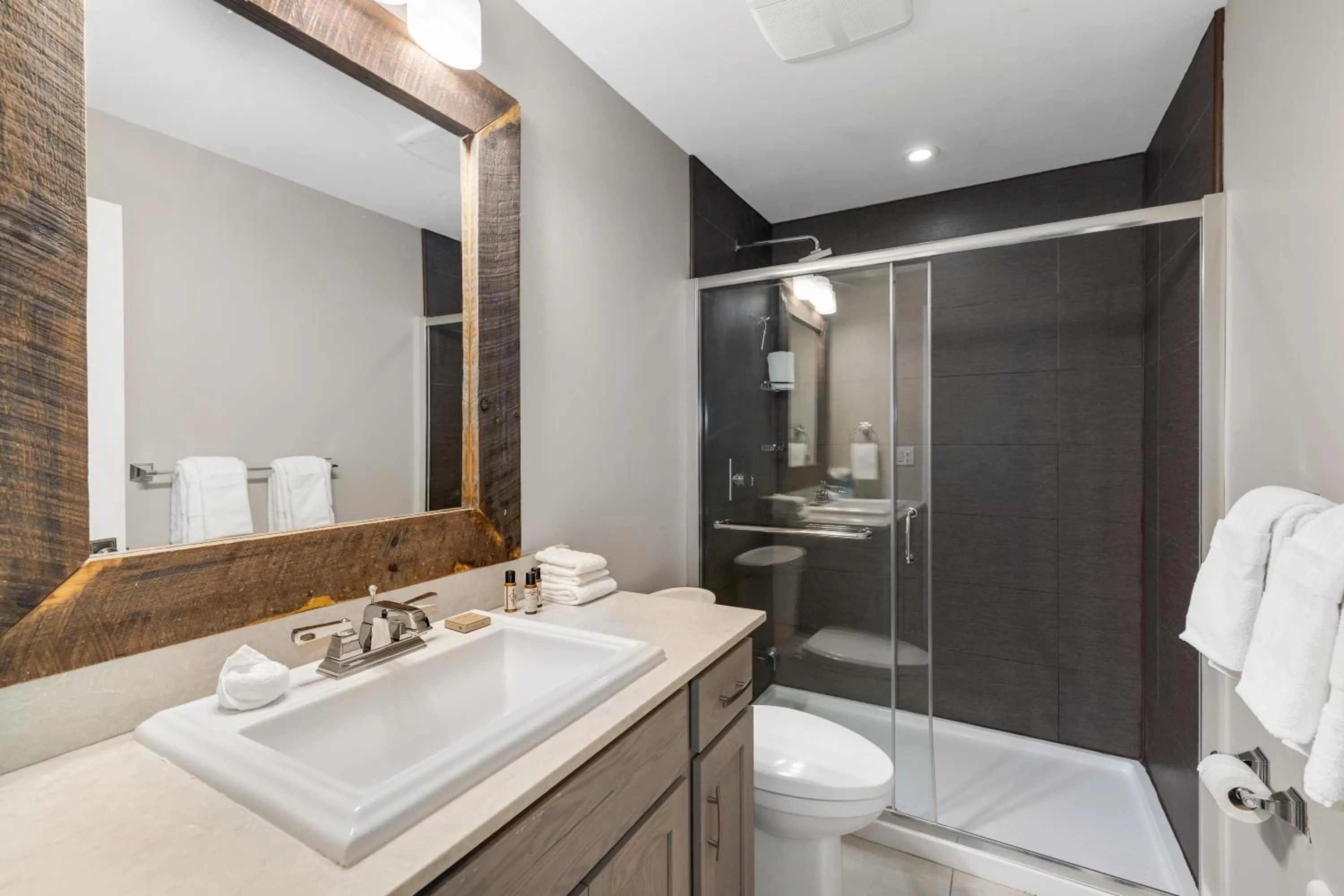 Bathroom in Lake Placid Inn: Residences