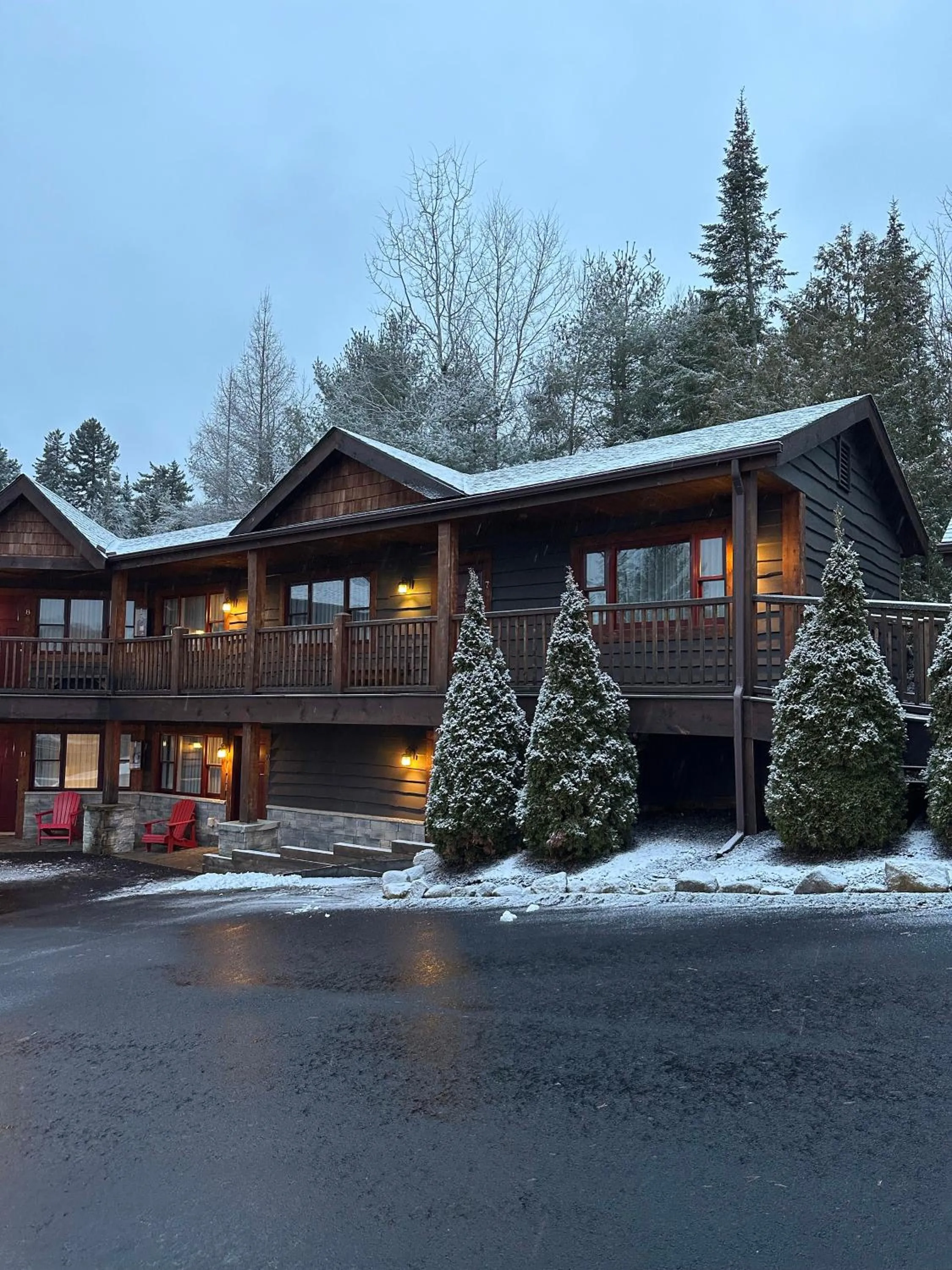 Property building in Lake Placid Inn: Residences