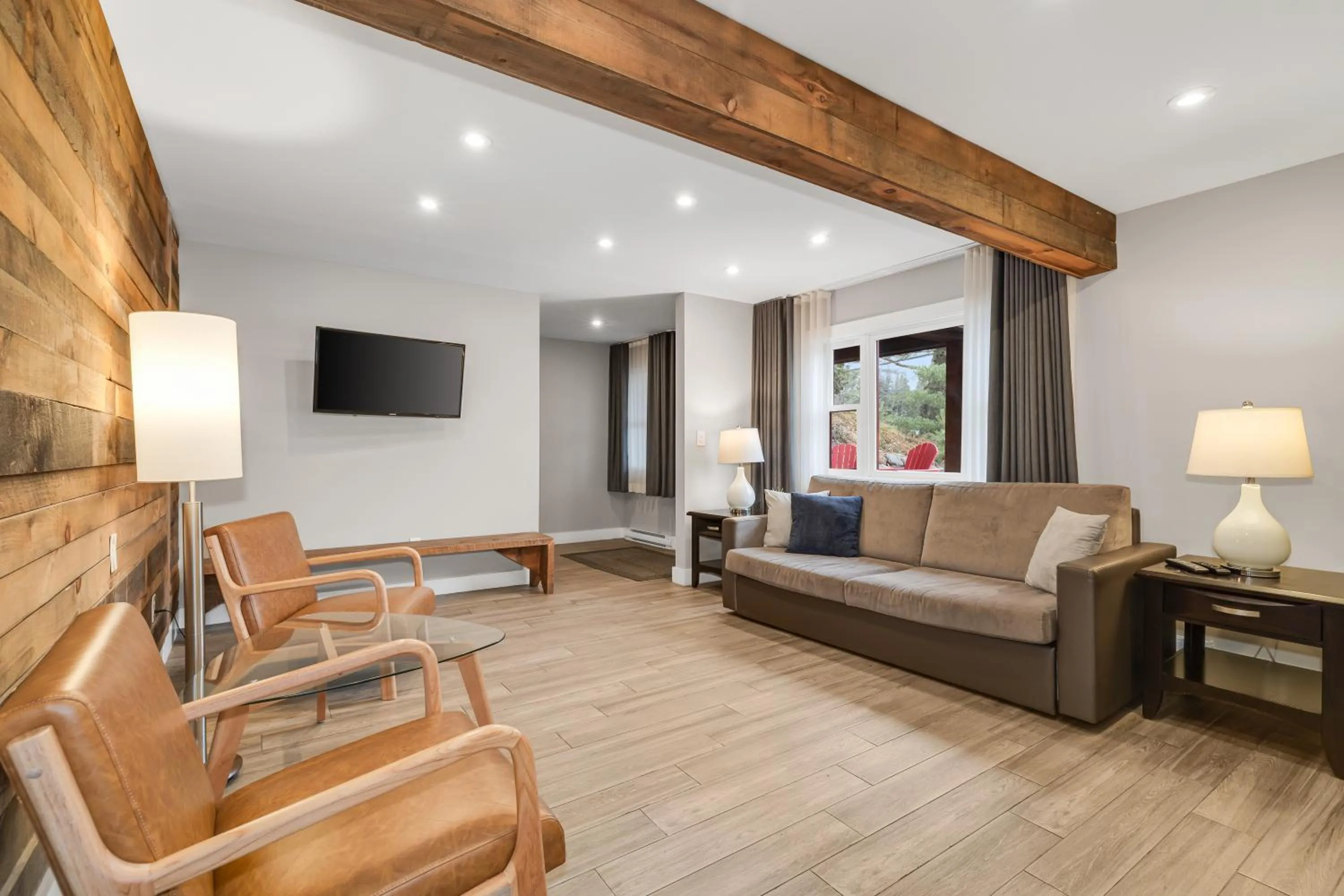Living room in Lake Placid Inn: Residences