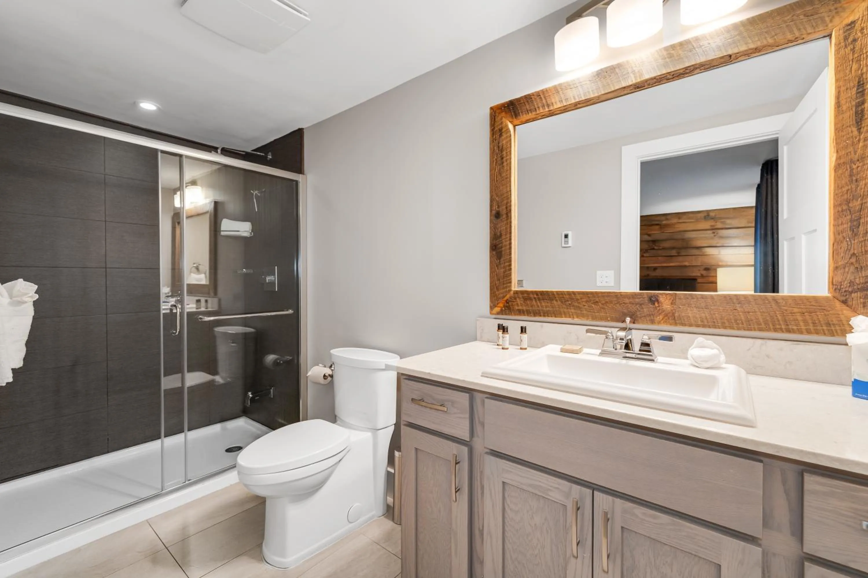 Bathroom in Lake Placid Inn: Residences