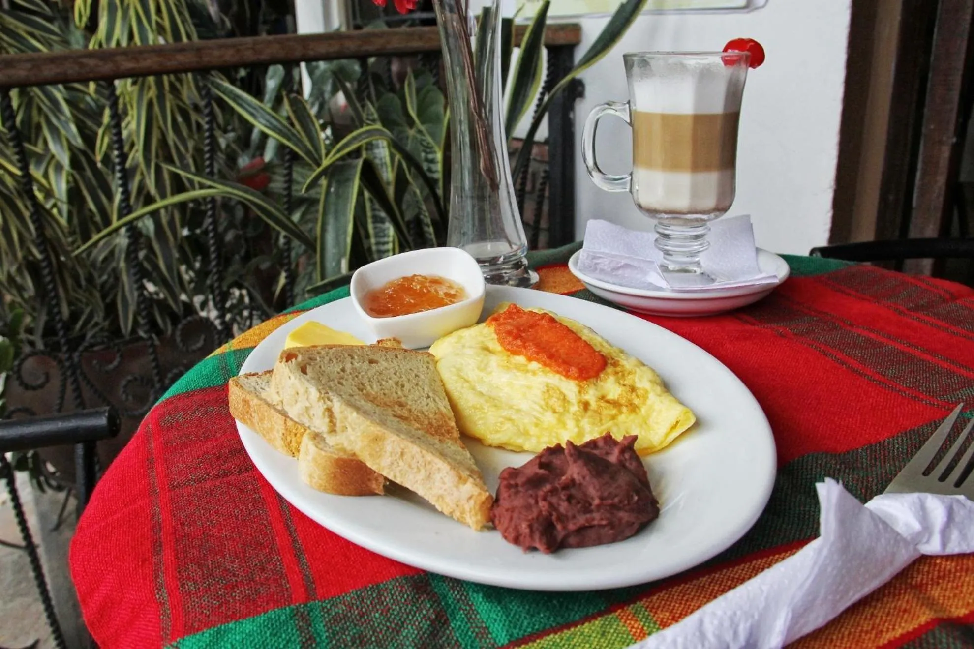 Restaurant/places to eat in Hotel Plaza Yat Balam