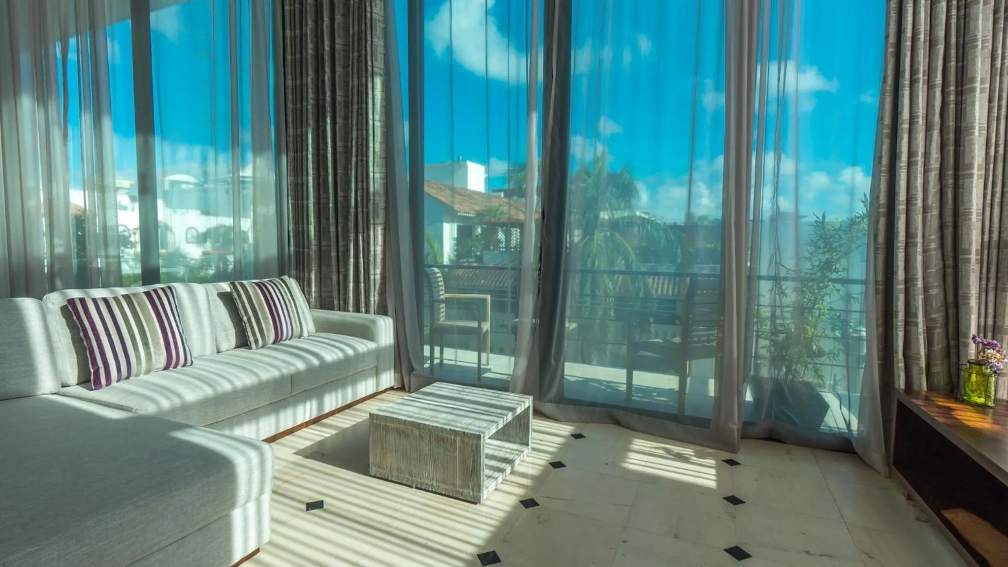 Living room in Lotus Midtown Apartments by BVR