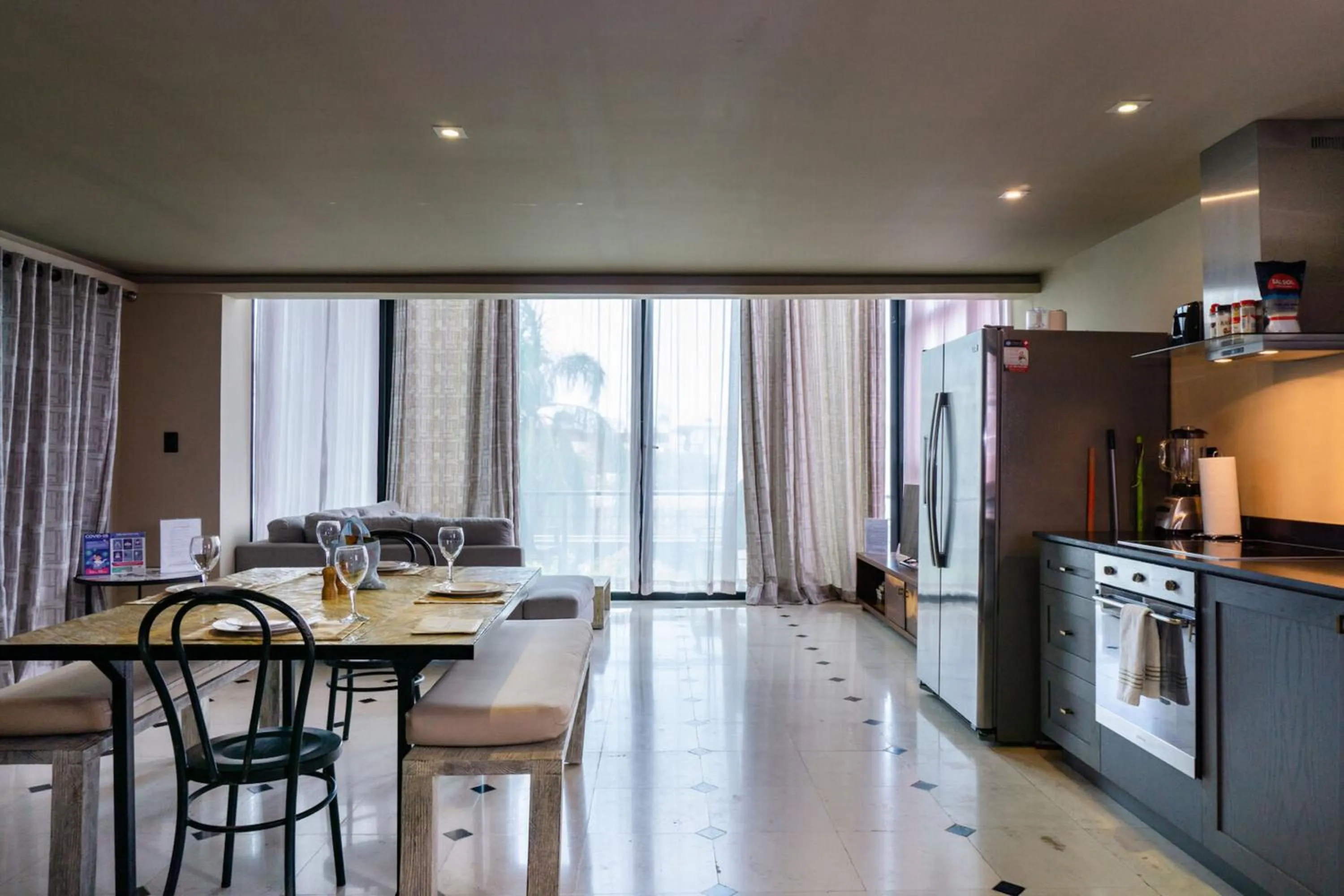 Kitchen or kitchenette in Lotus Midtown Apartments by BVR