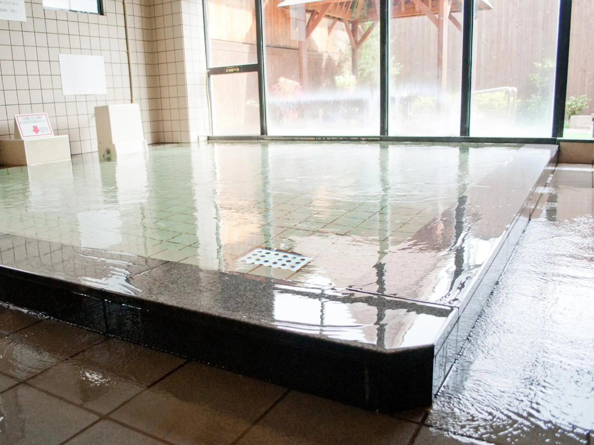 Hot Spring Bath in Hotel Folkloro Hanamakitowa