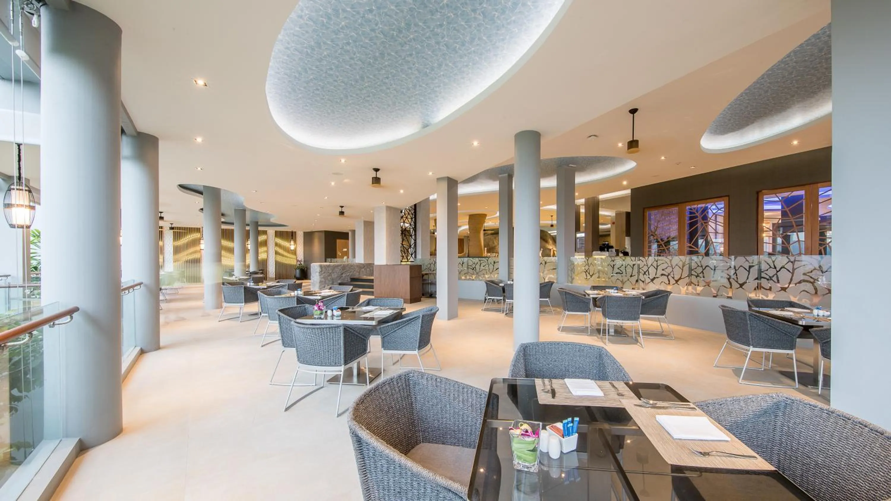 Restaurant/places to eat in Crest Resort & Pool Villas - SHA Extra Plus