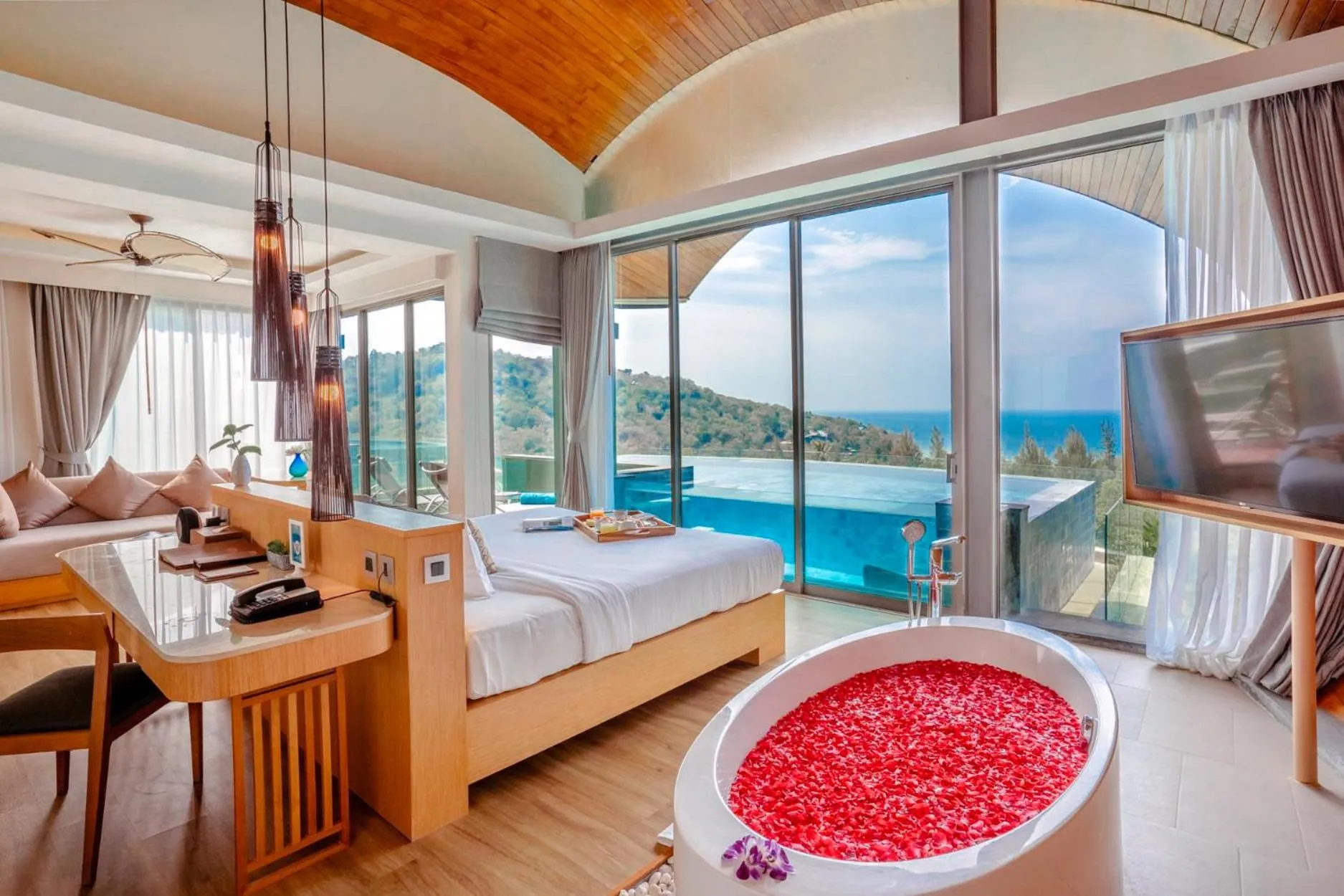 Sea view, Bed in Crest Resort & Pool Villas - SHA Extra Plus