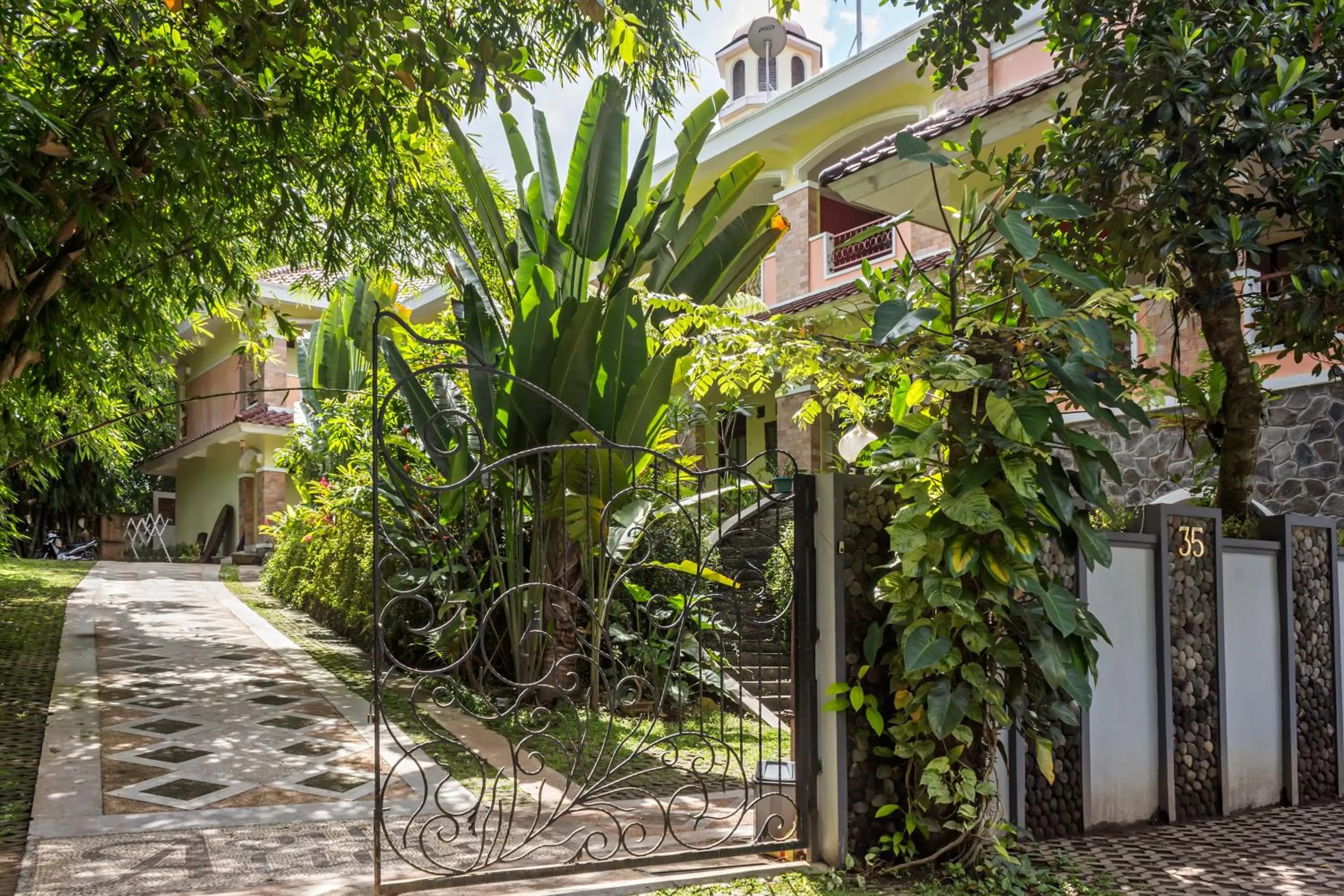 On site in Villa Alicia