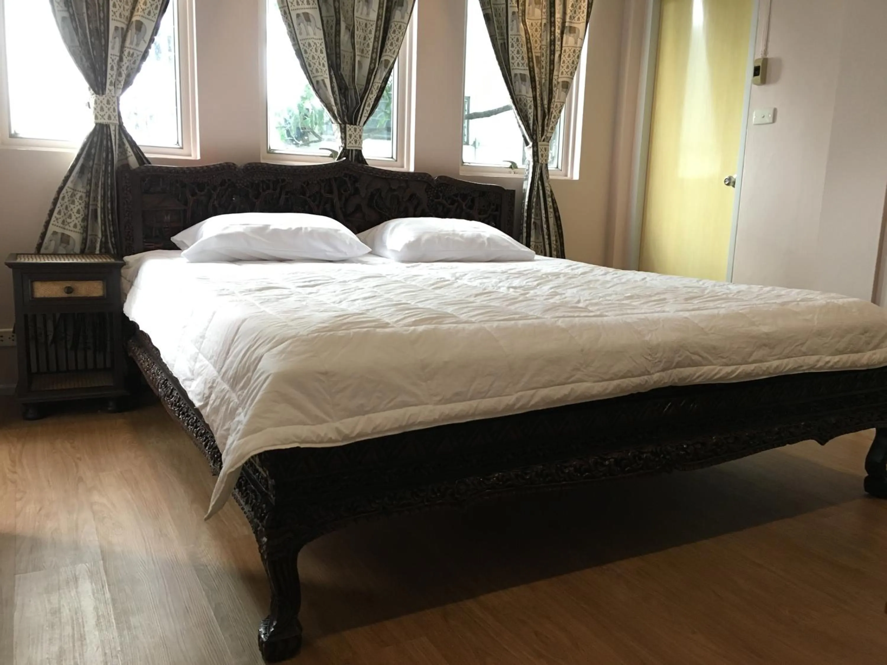 Photo of the whole room, Bed in The Grand Palace Hotel