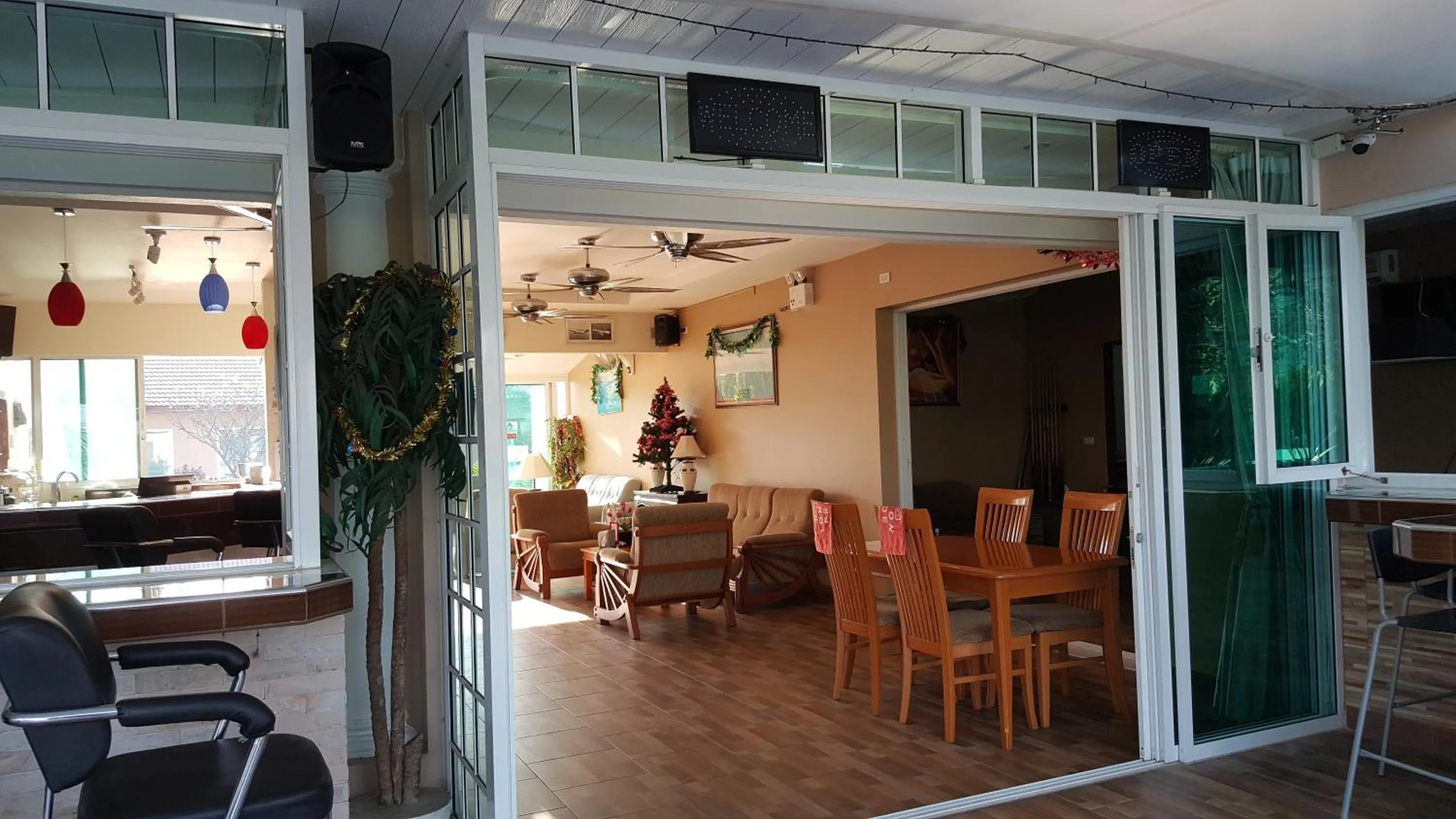 Restaurant/places to eat in East Shore Pattaya Resort