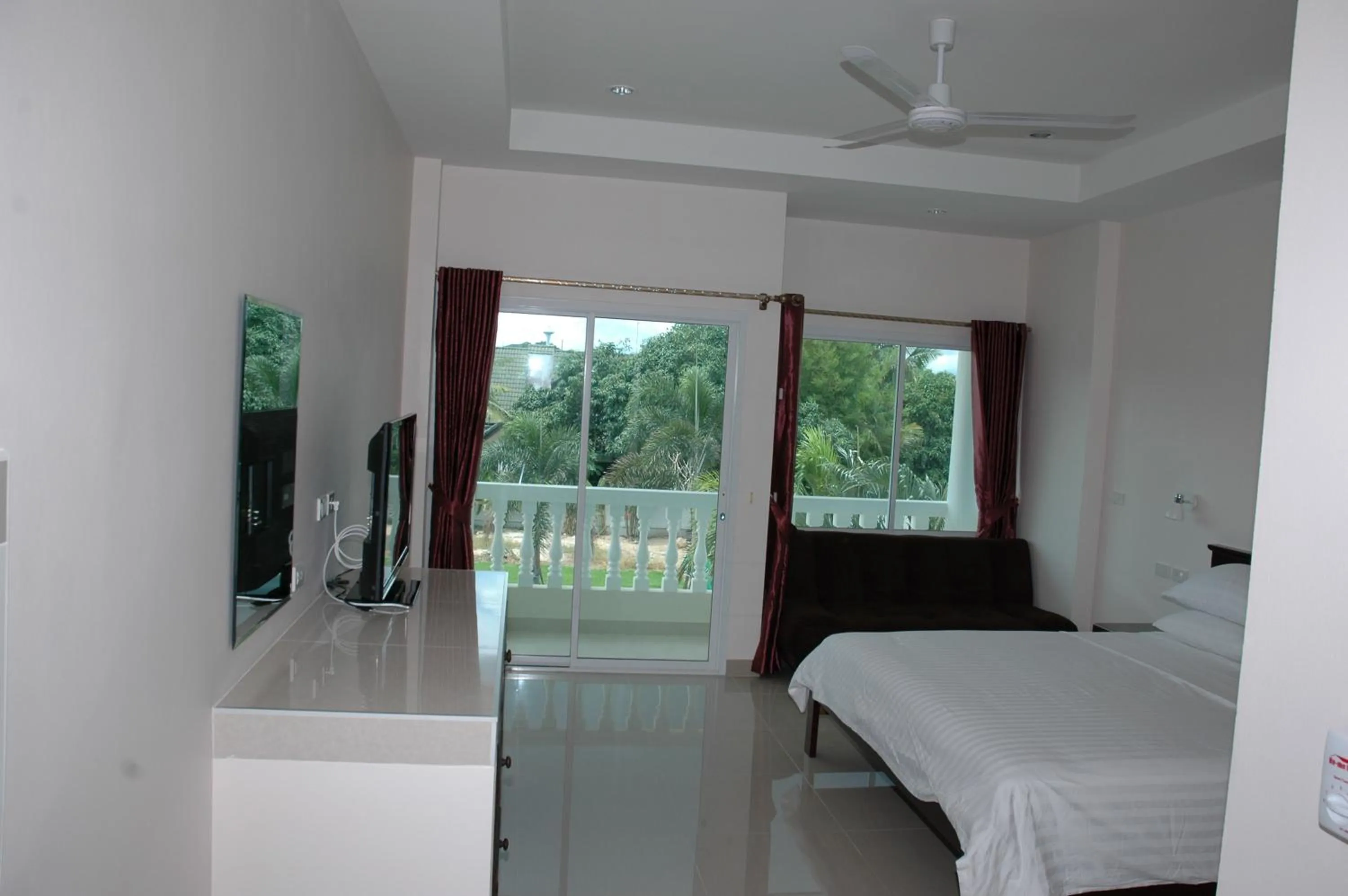 Bed in East Shore Pattaya Resort
