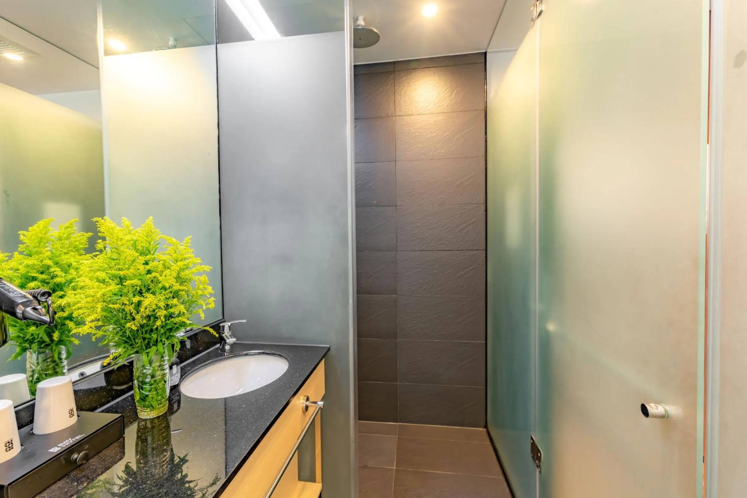 Shower in Bay Hotel Ho Chi Minh