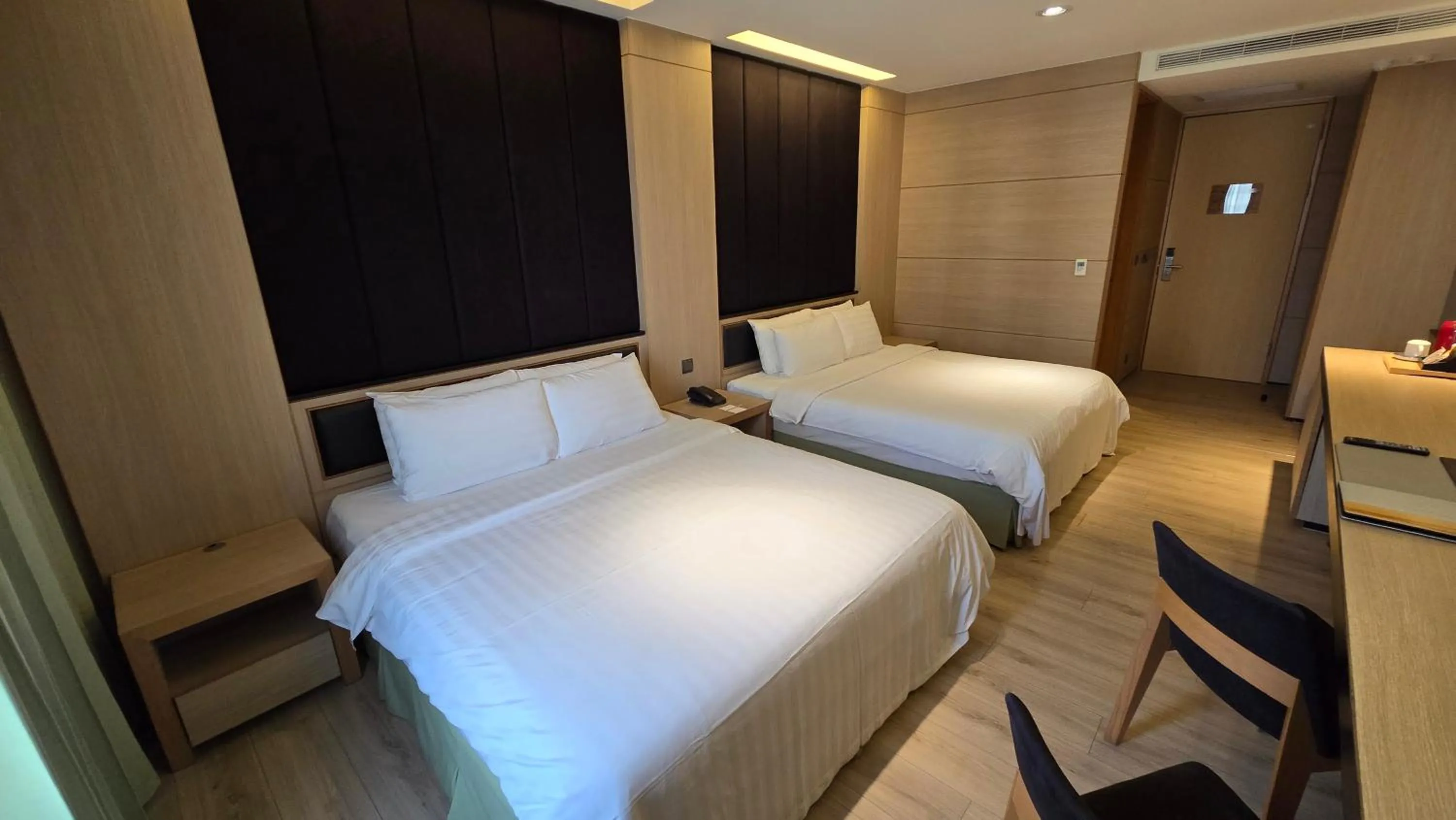 Photo of the whole room, Bed in Hotel R14