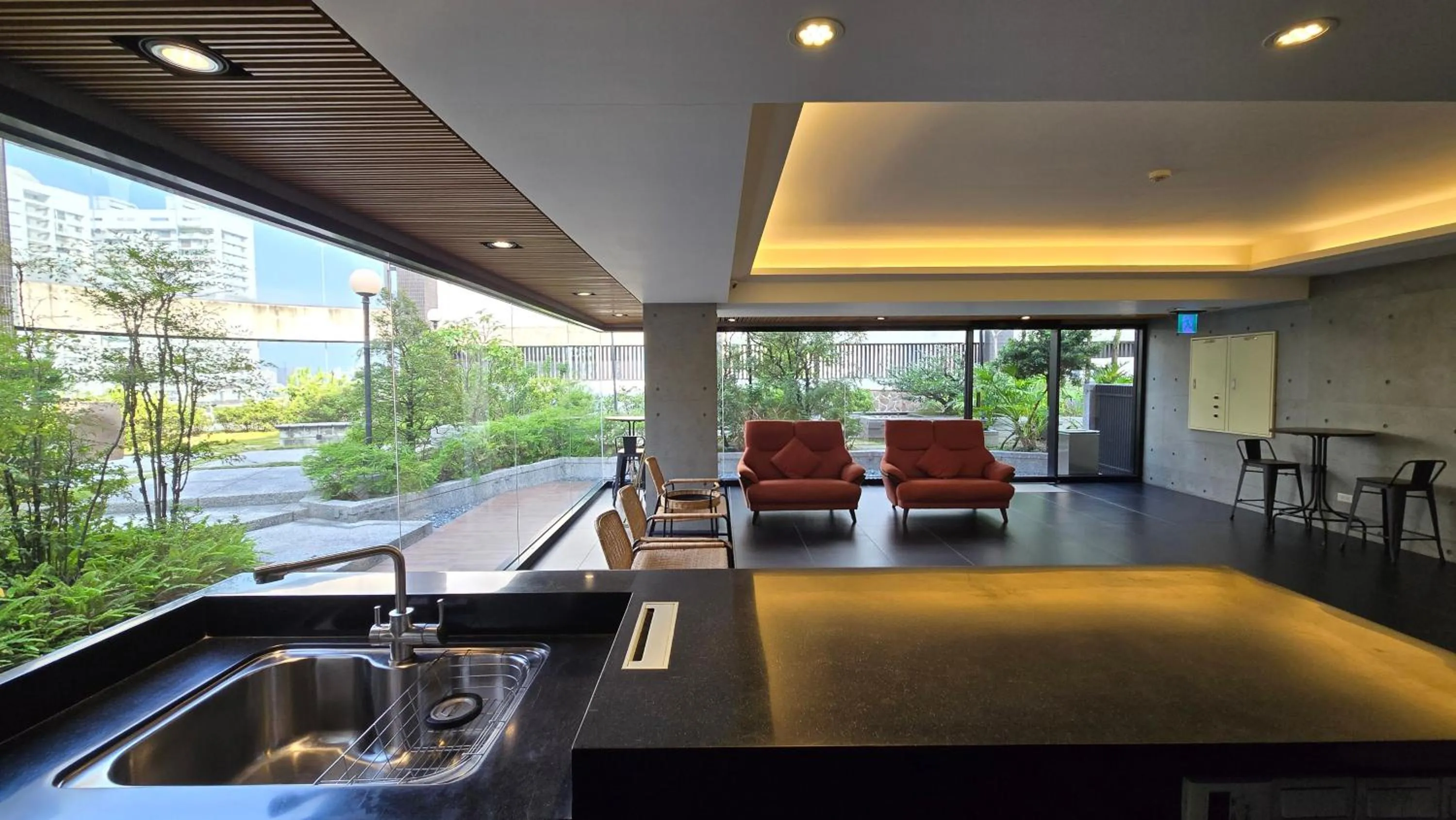 Garden view in Hotel R14