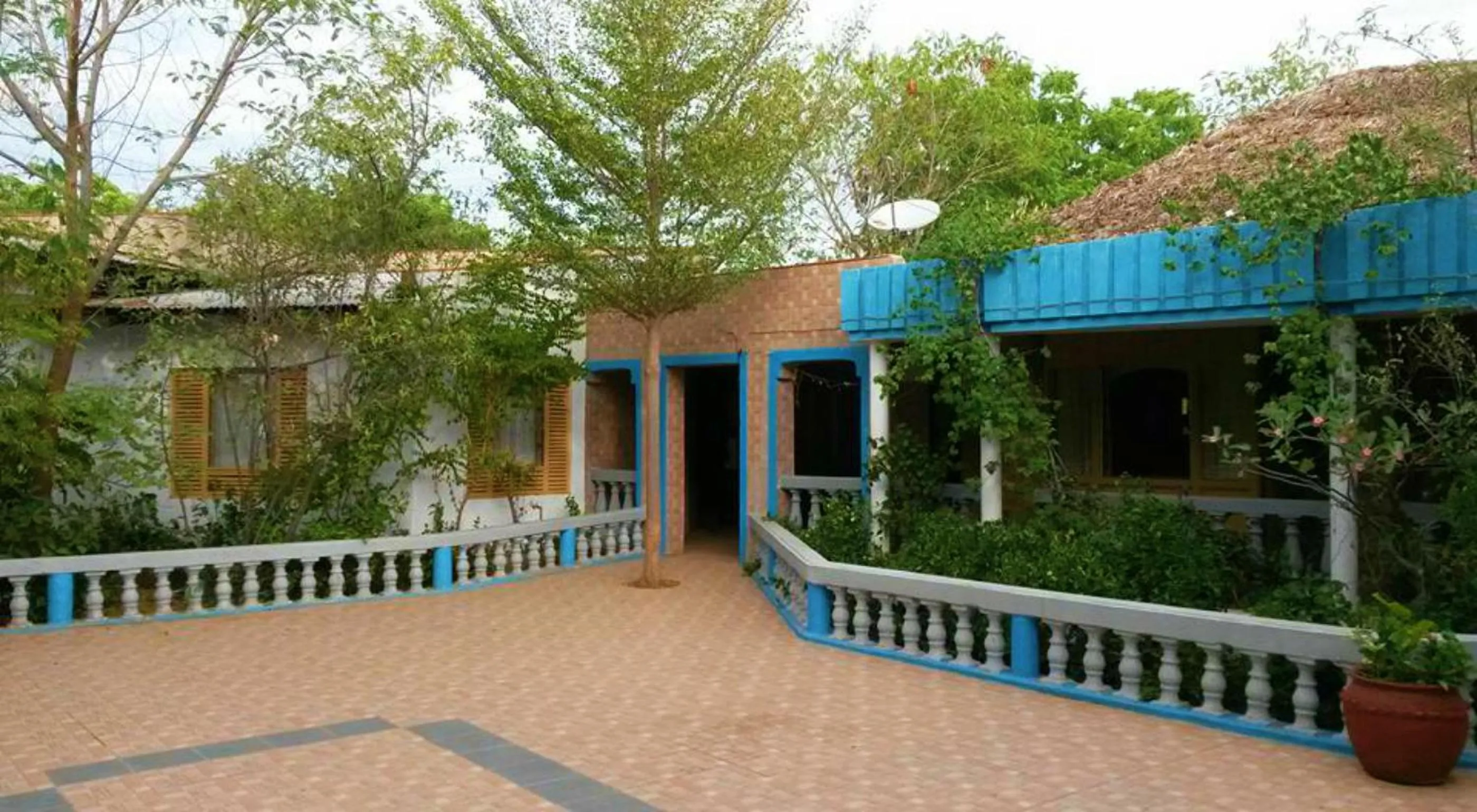 Facade/entrance in Proland Inn