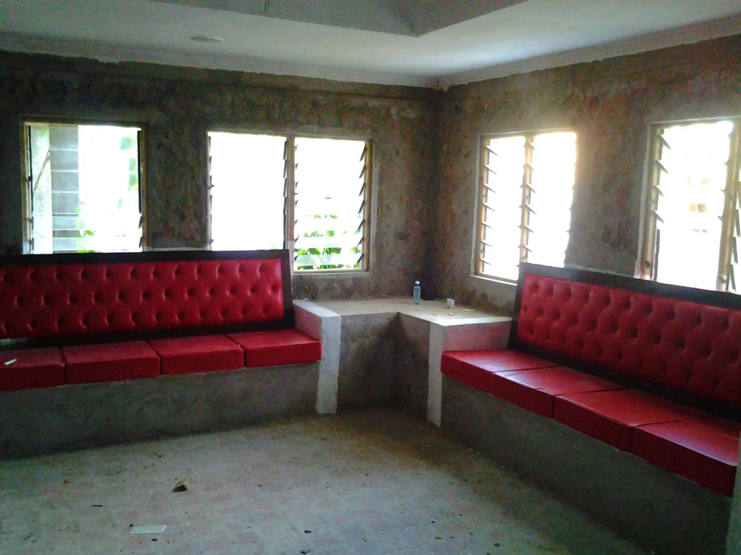 Restaurant/places to eat in Proland Inn