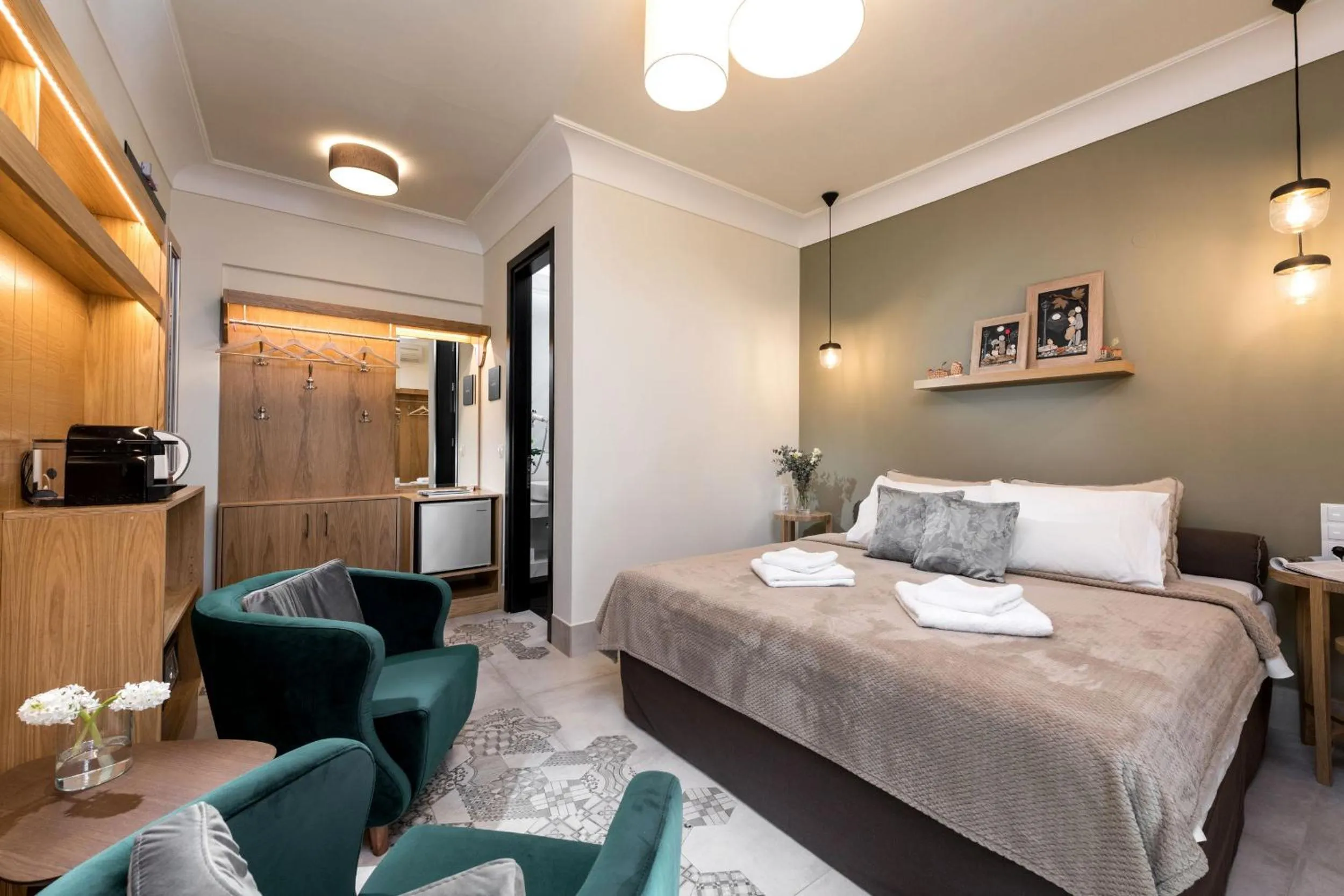 Coffee/tea facilities, Bed in Tsikeli Boutique Hotel Meteora - Adults Friendly