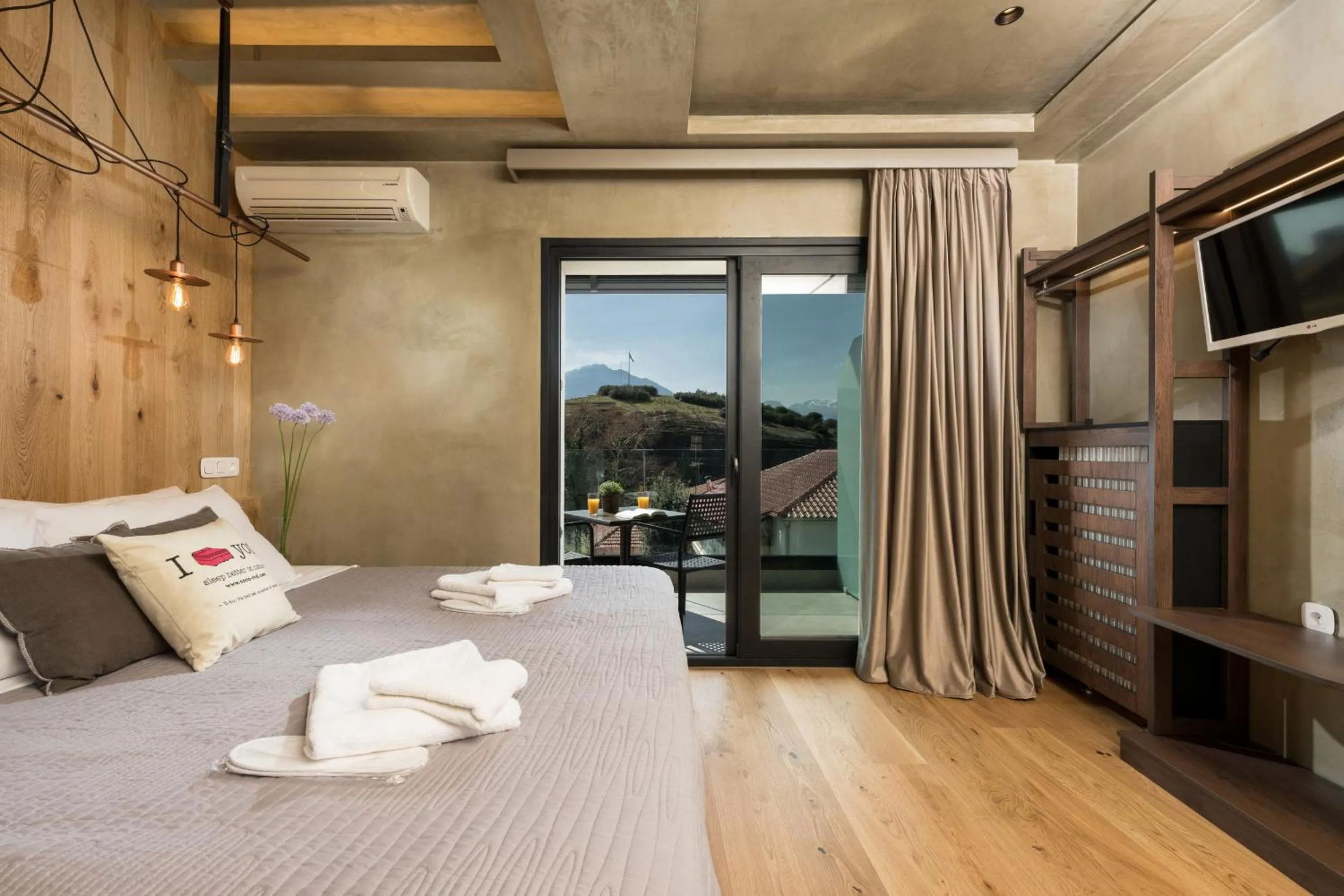 TV and multimedia, Bed in Tsikeli Boutique Hotel Meteora - Adults Friendly