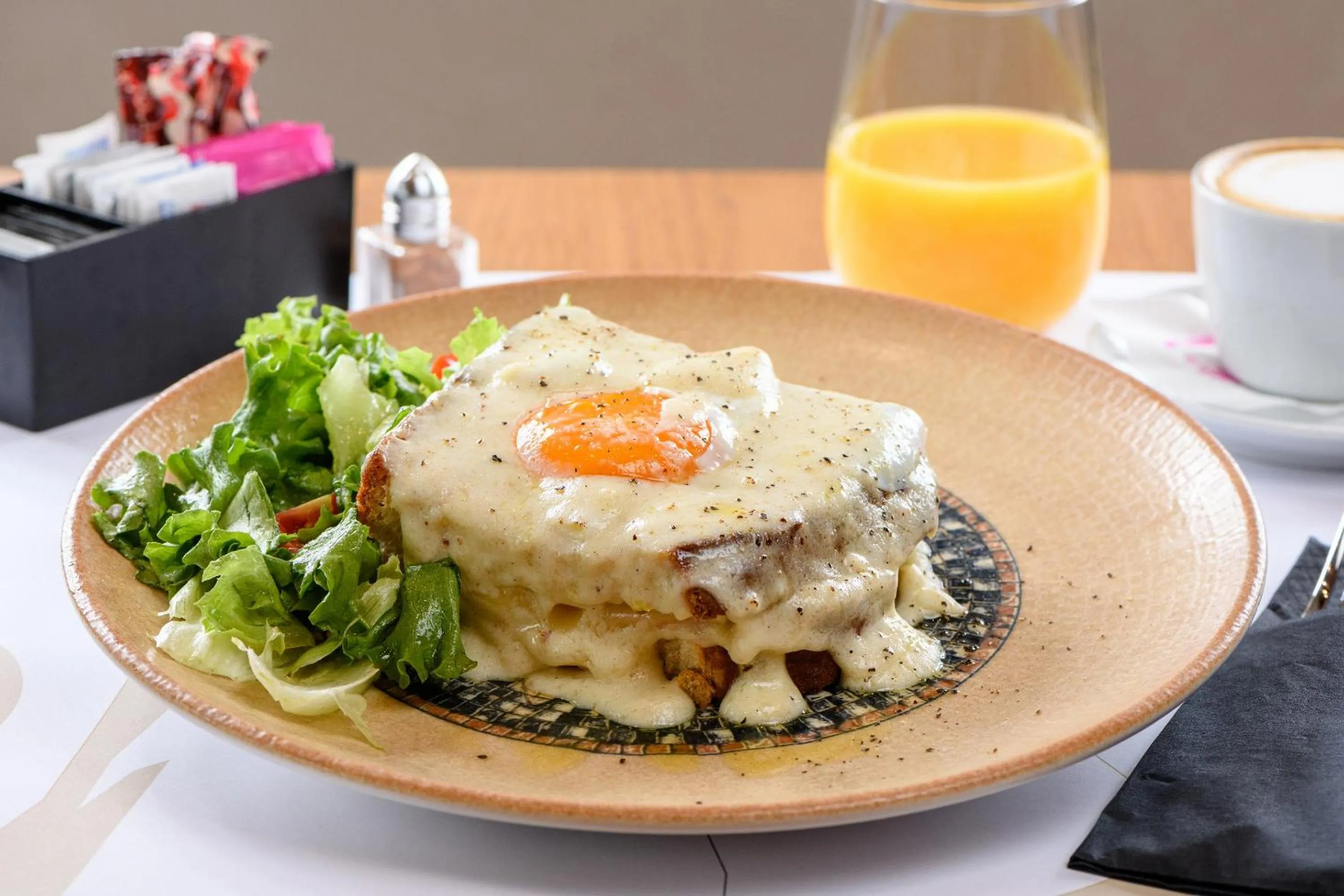 Restaurant/places to eat in Tsikeli Boutique Hotel Meteora - Adults Friendly