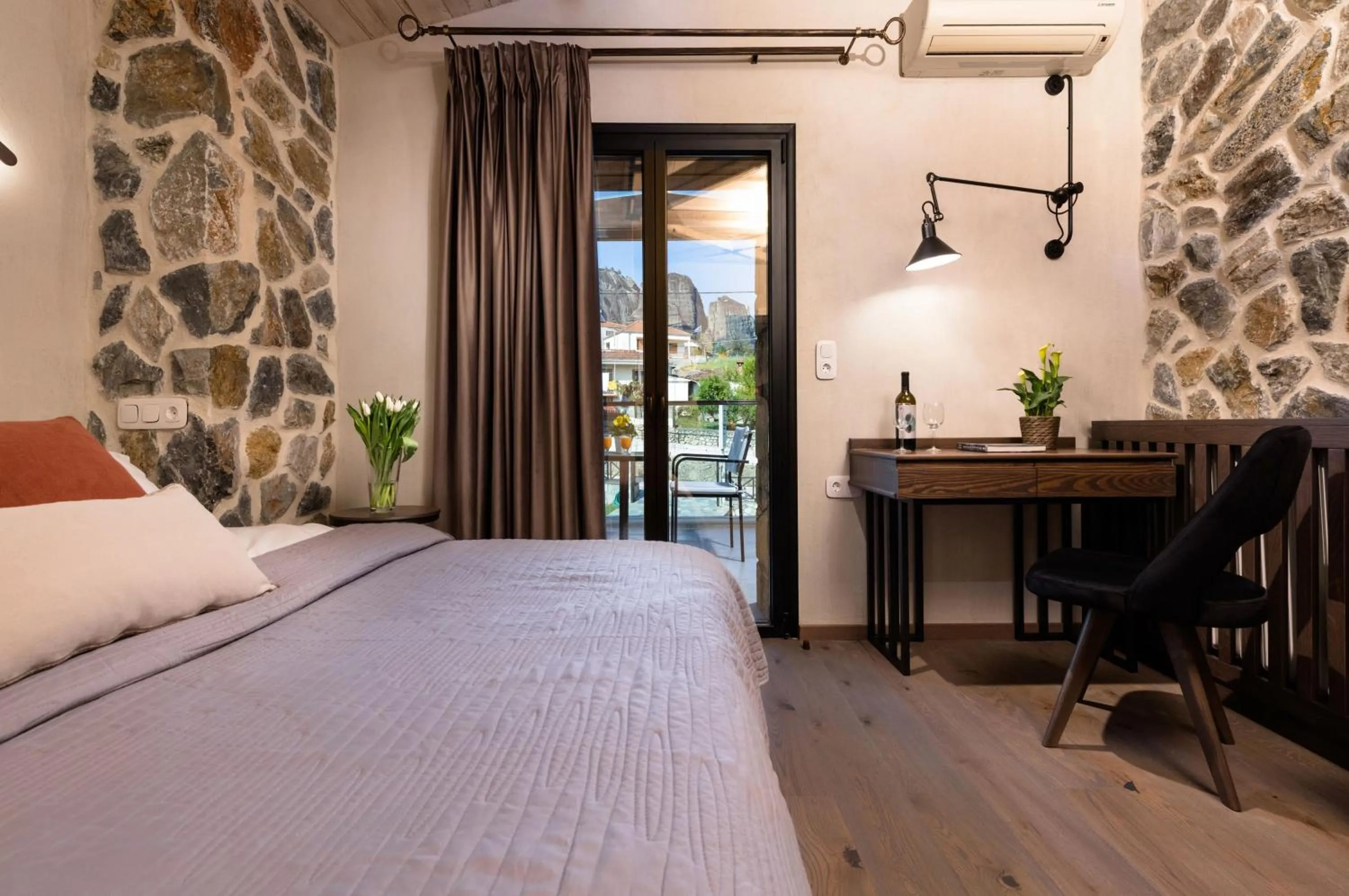 Bed in Tsikeli Boutique Hotel Meteora - Adults Friendly