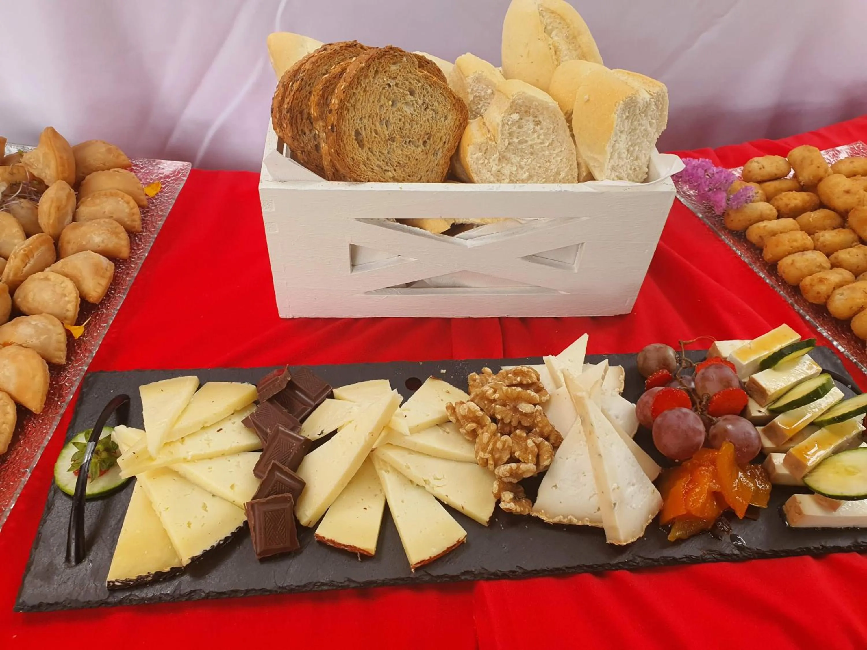 Restaurant/places to eat in Hotel Rural La Raya 1866