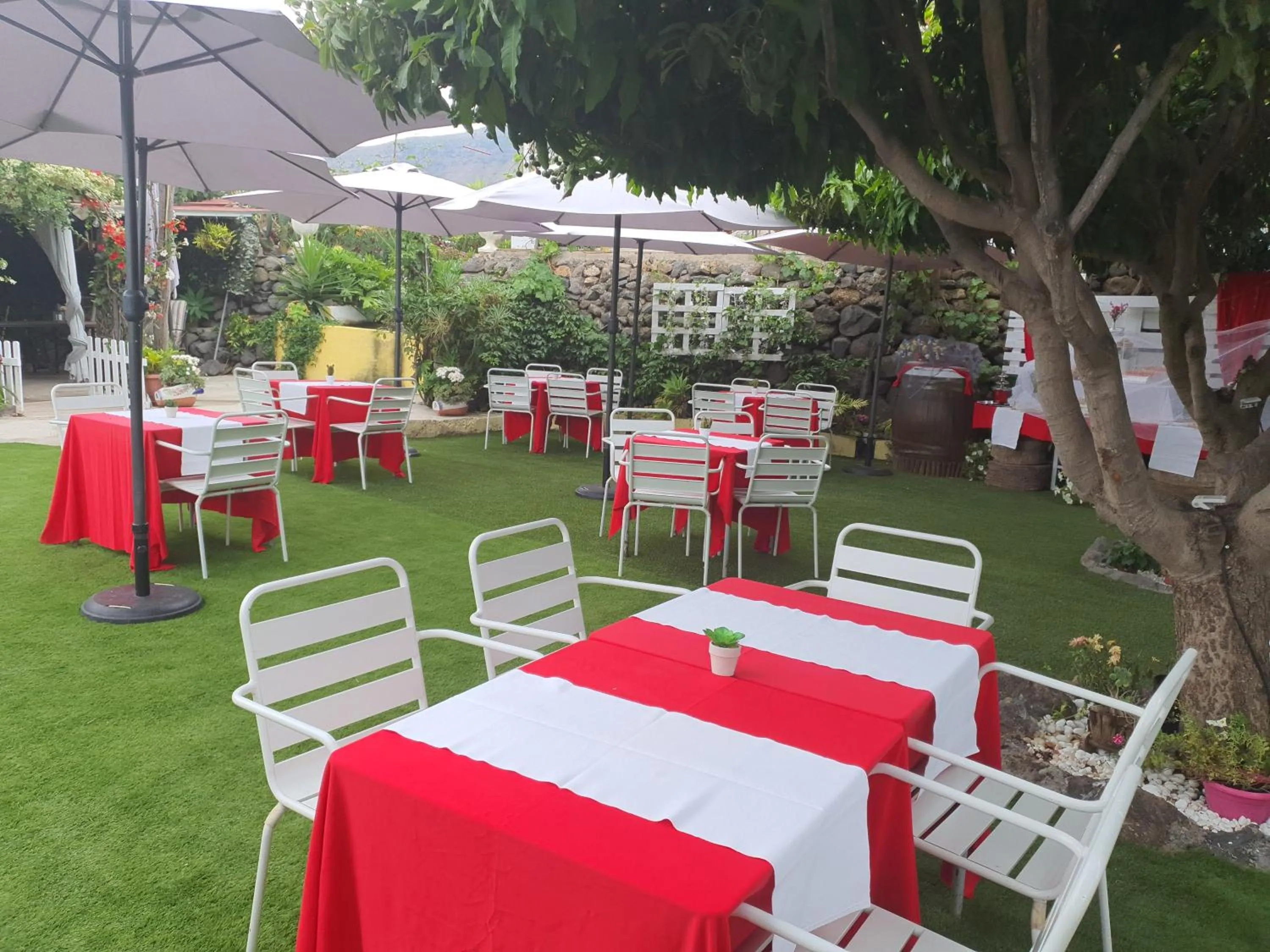 Garden in Hotel Rural La Raya 1866