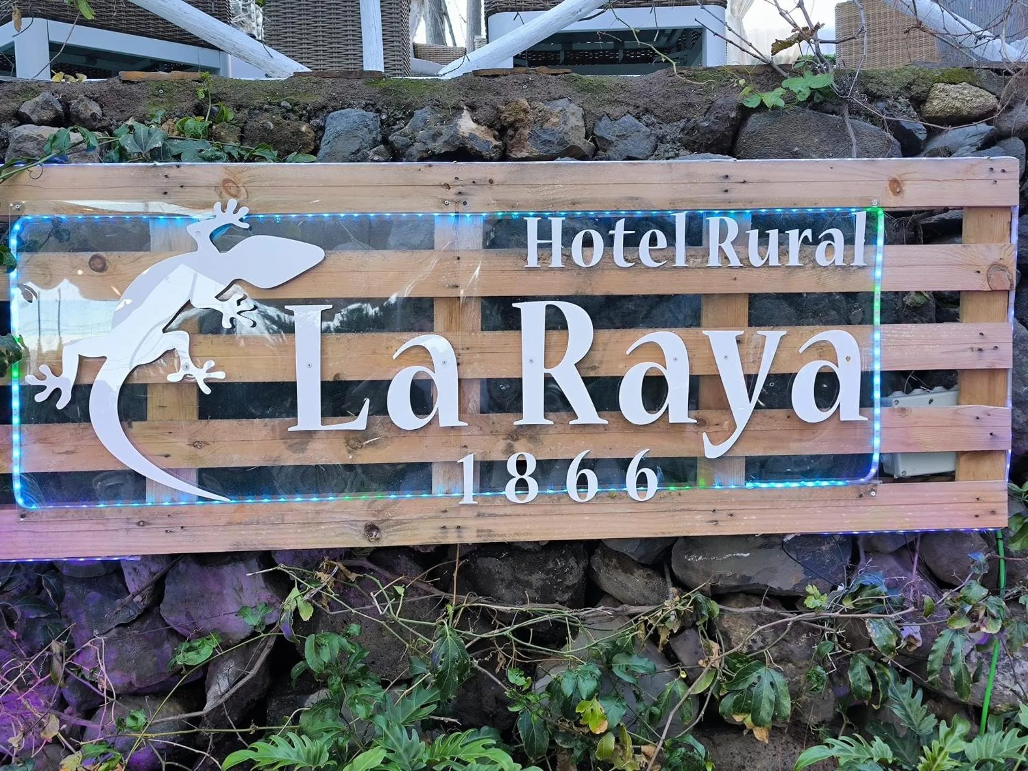 Property logo or sign in Hotel Rural La Raya 1866