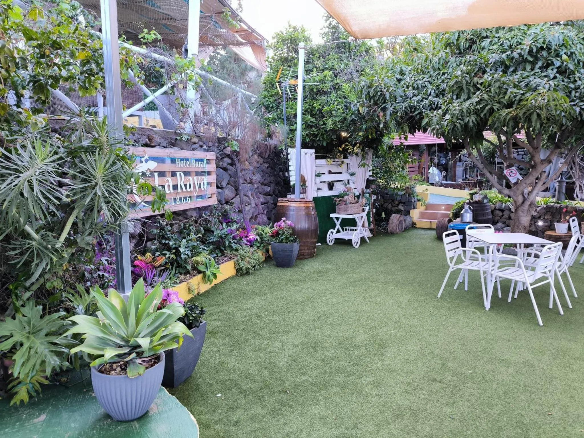 Patio in Hotel Rural La Raya 1866