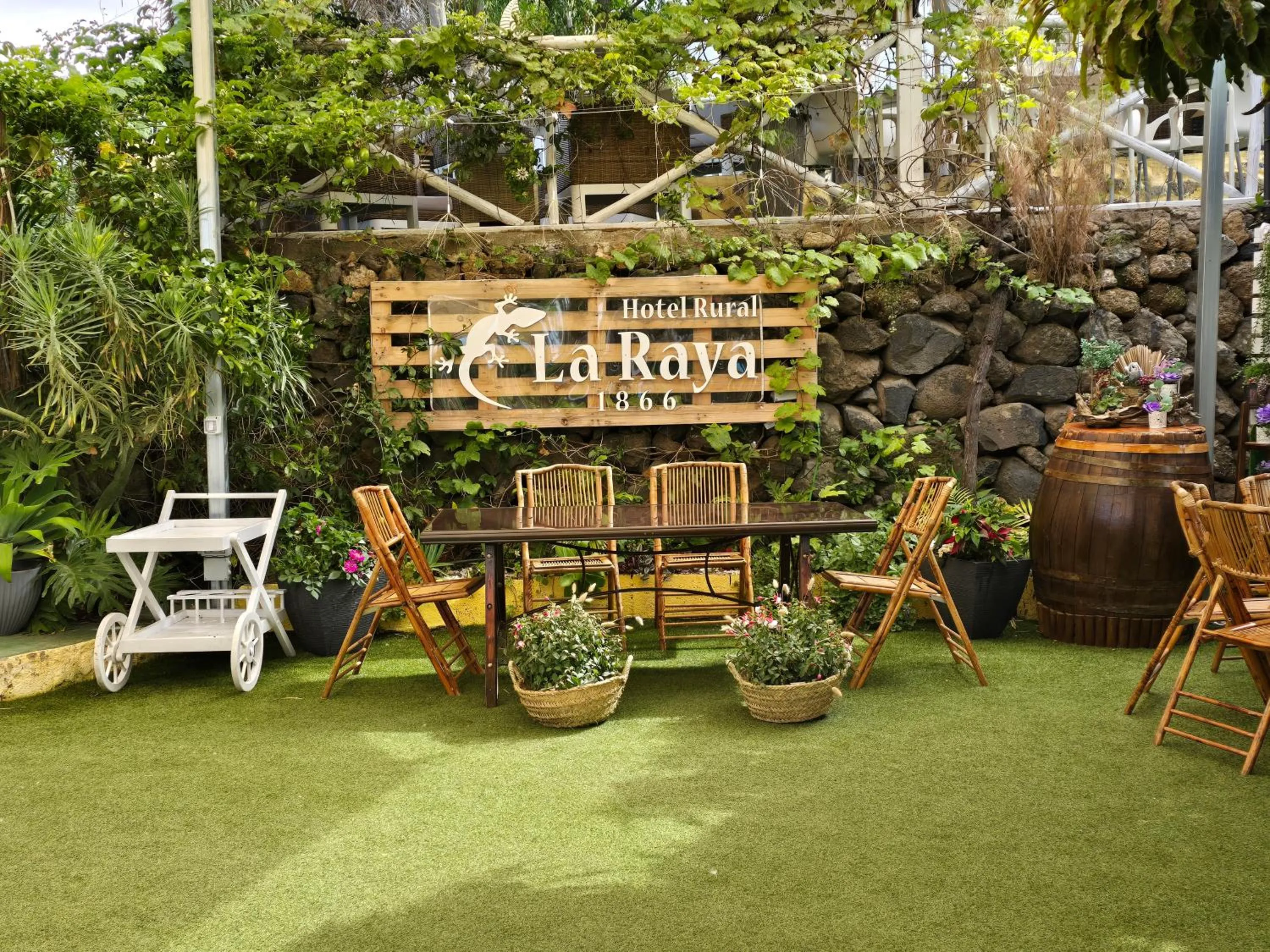 Garden in Hotel Rural La Raya 1866