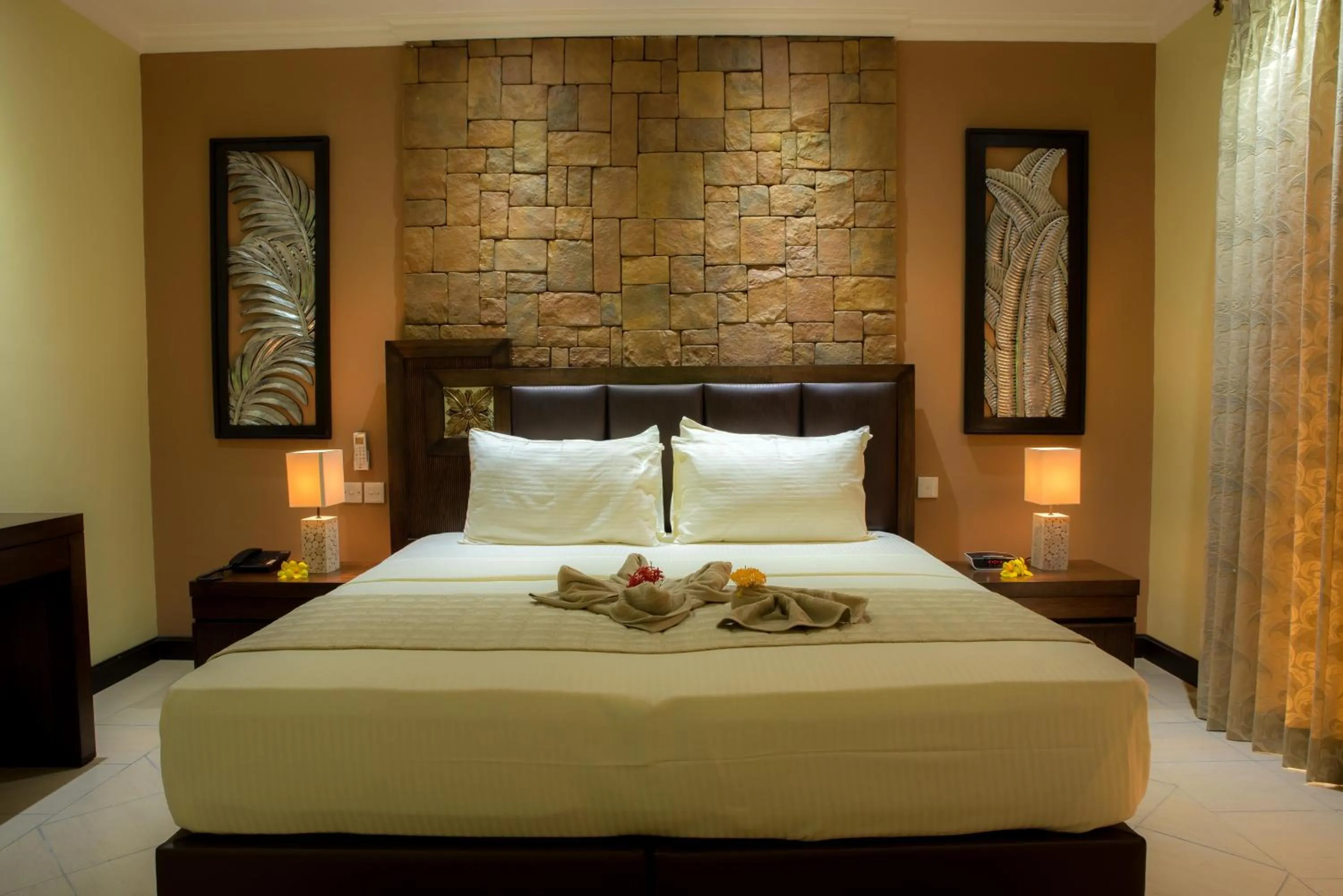 Bed in Oasis Hotel Restaurant & Spa