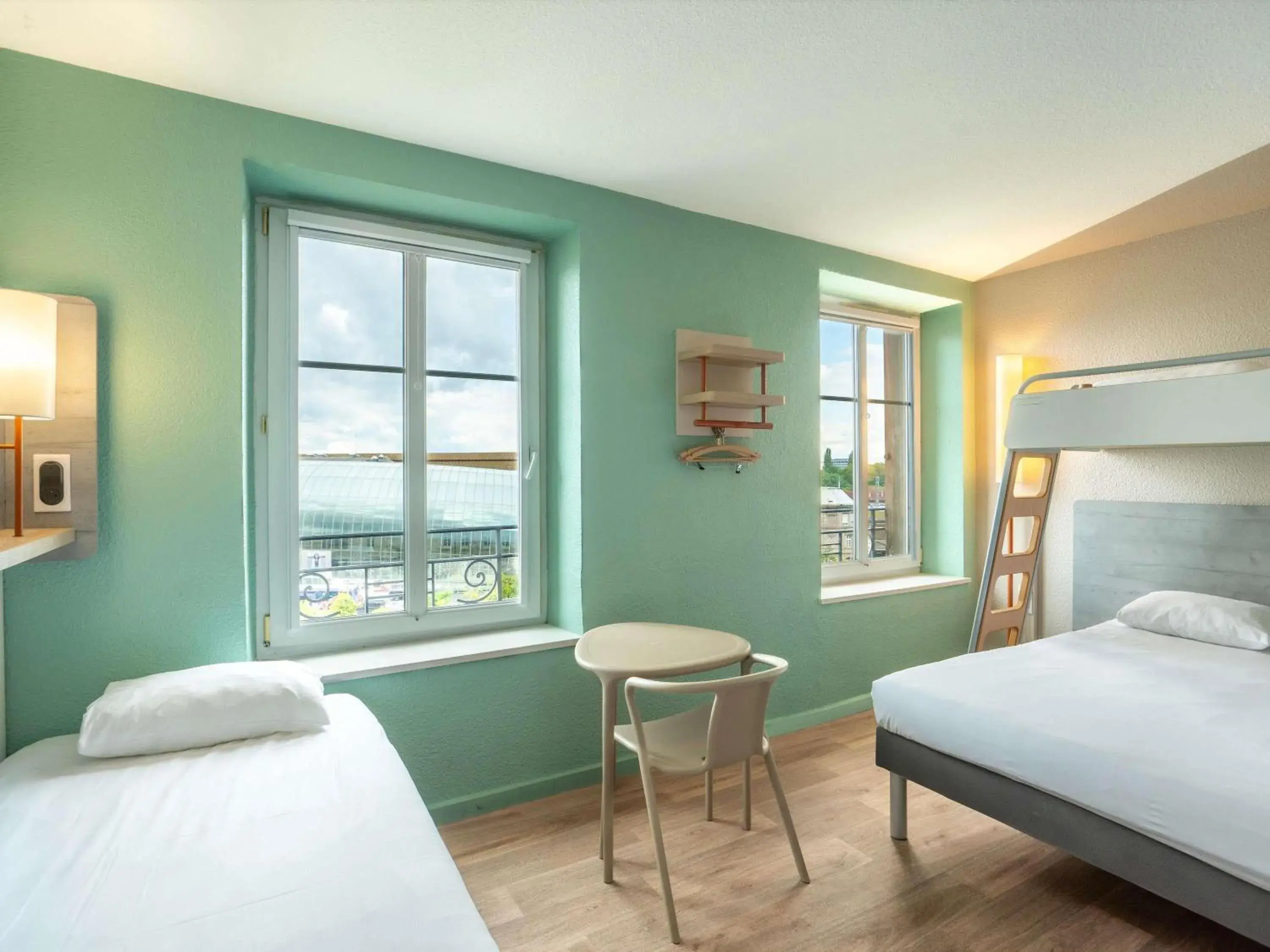Family Room with Queen Bed, Bunk Bed and Single Bed in Ibis Budget Strasbourg Centre Gare Family Room with Queen Bed, Bunk Bed and Single Bed in Ibis Budget Strasbourg Centre Gare