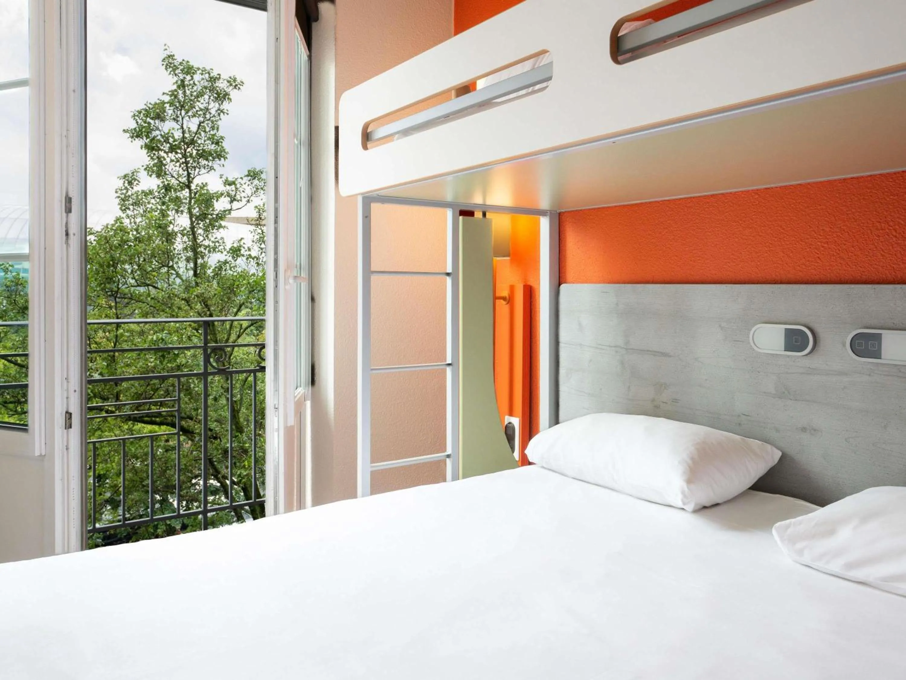 Bedroom, Bed in Ibis Budget Strasbourg Centre Gare