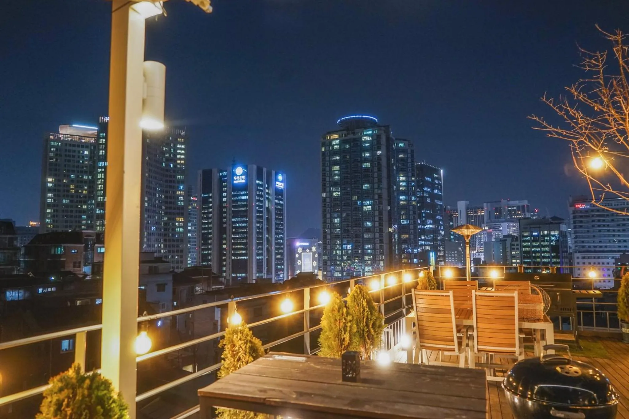 Myeongdong Artmonstay