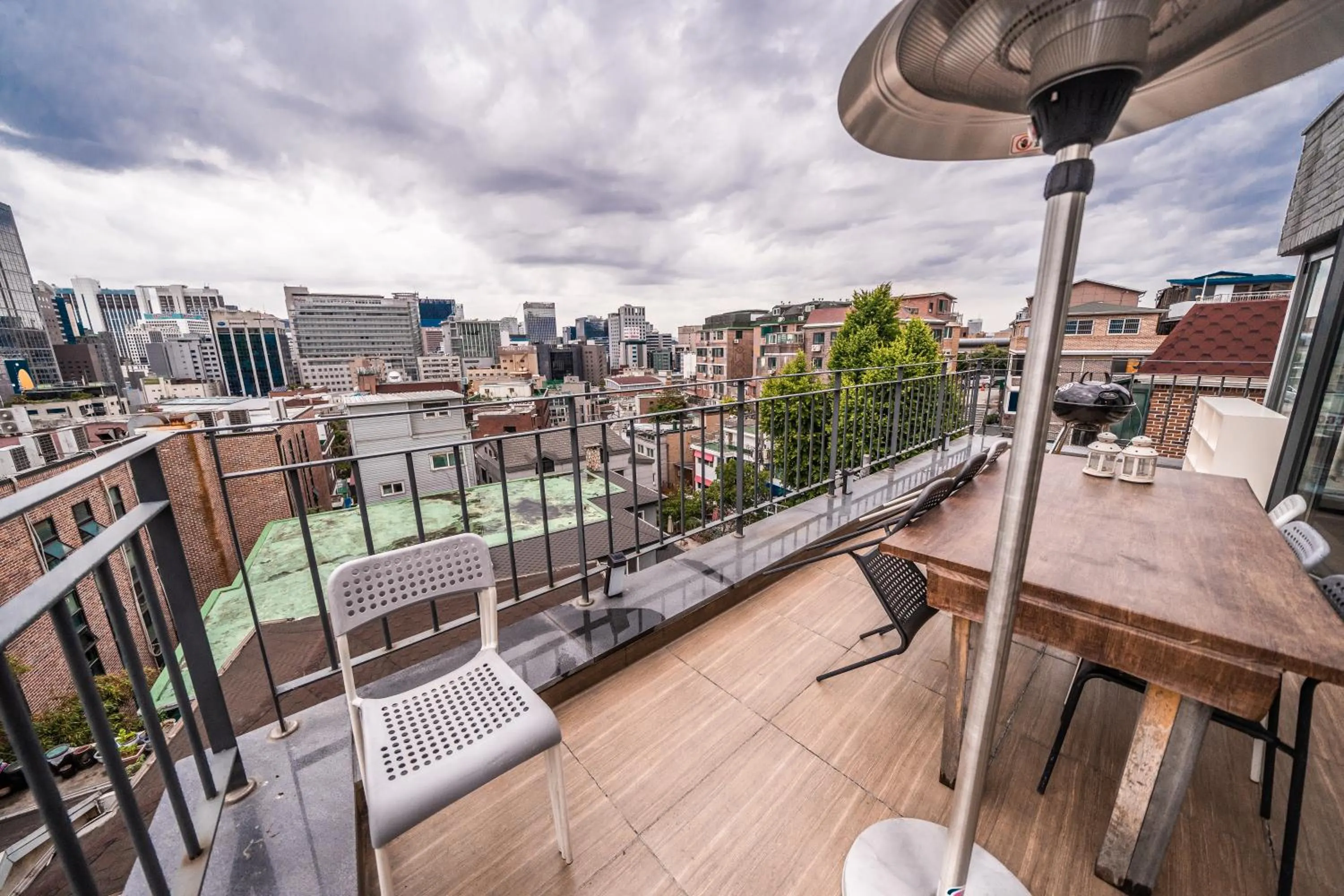 Myeongdong Artmonstay