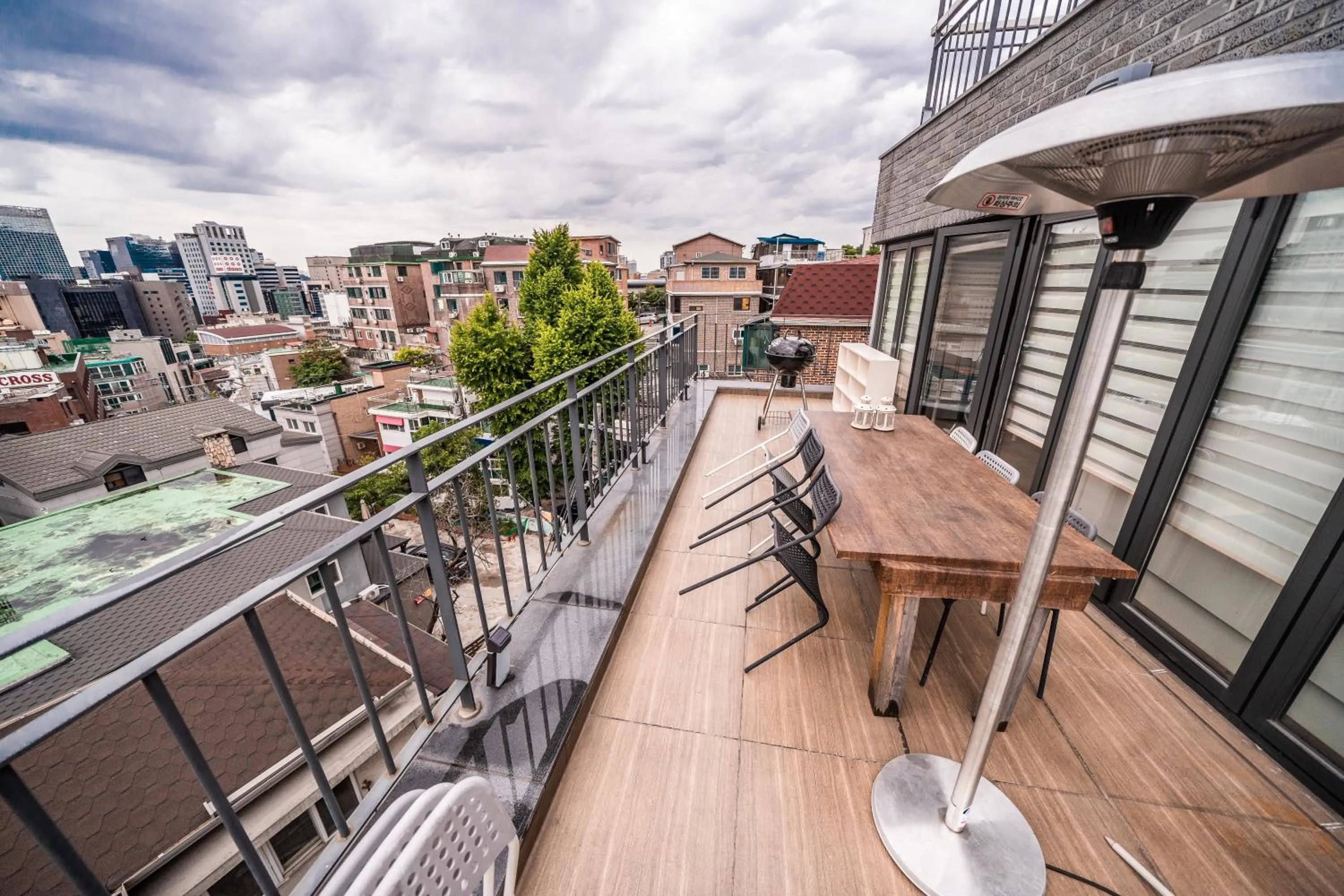 Myeongdong Artmonstay