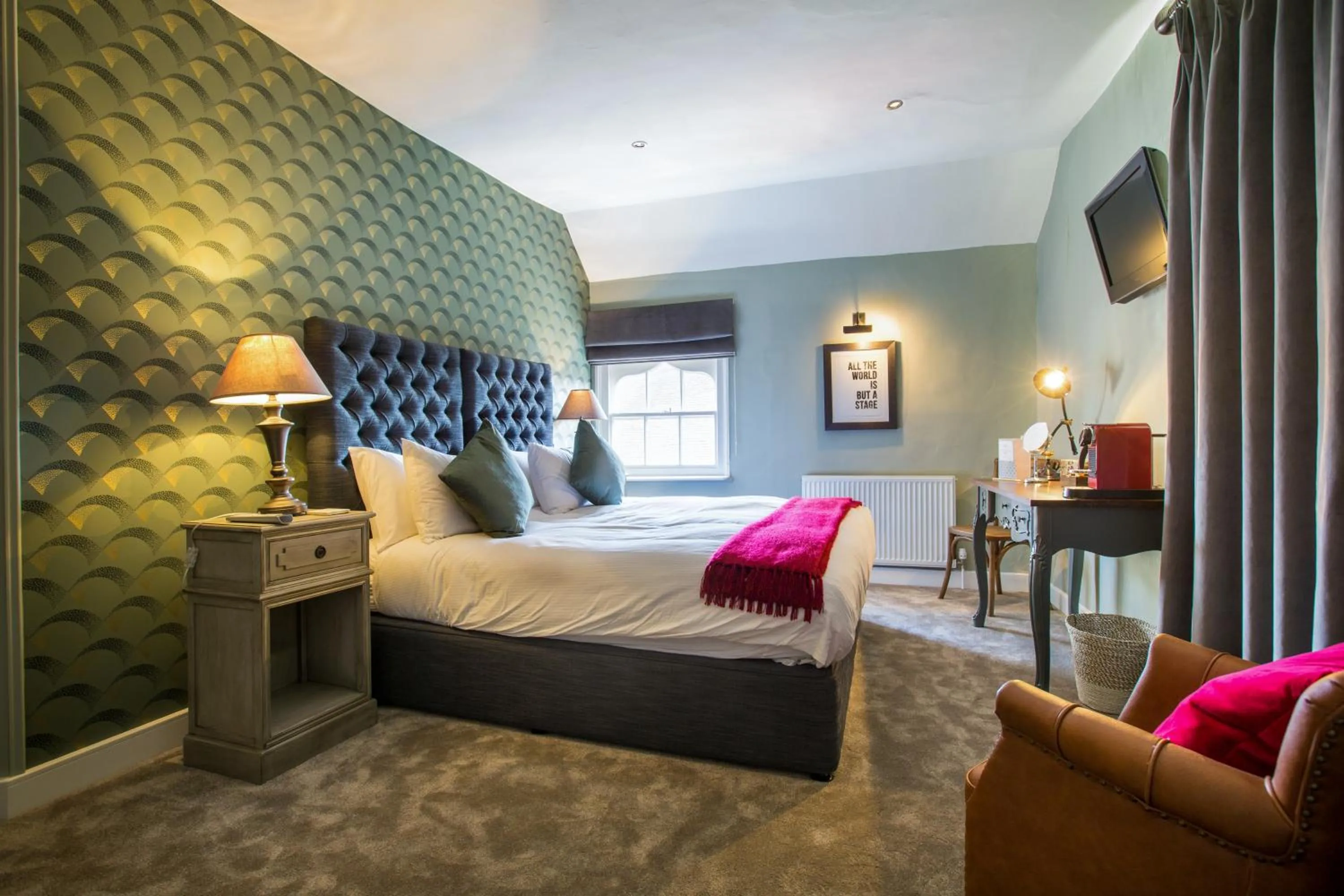 Photo of the whole room, Bed in The Stratford Townhouse