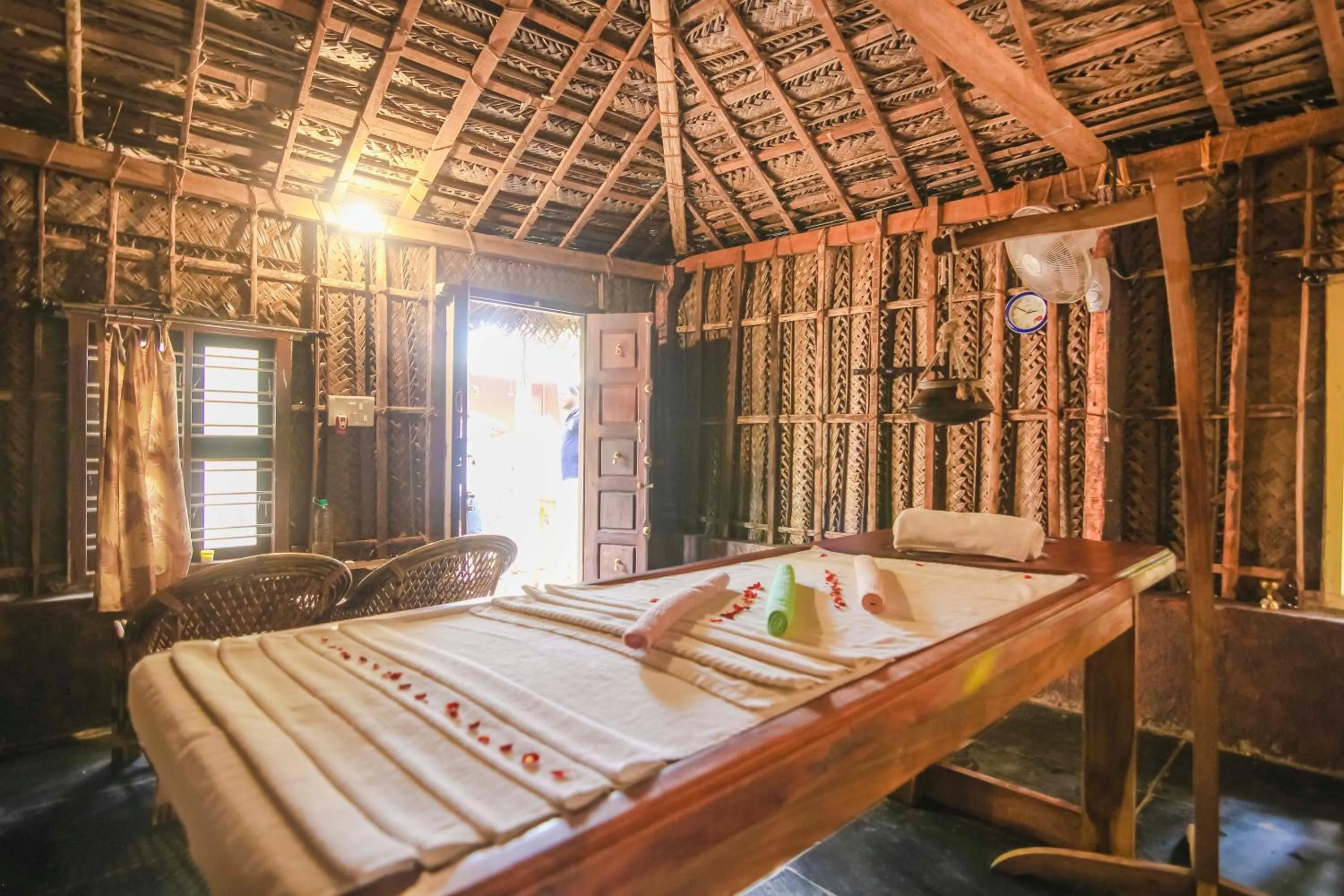 Spa and wellness centre/facilities, Bed in Palm Trees Ayurvedic Heritage