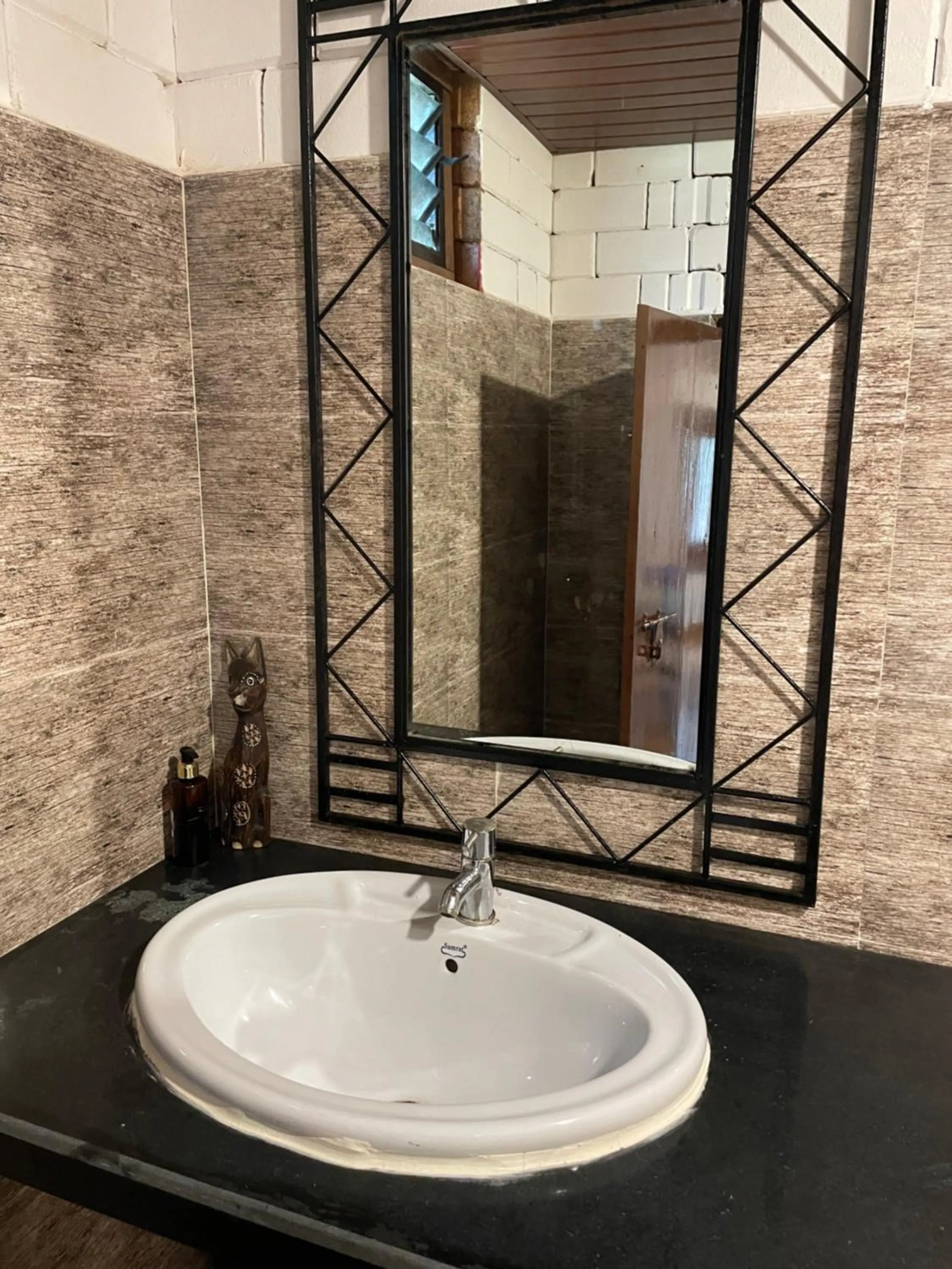 Bathroom in Palm Trees Ayurvedic Heritage