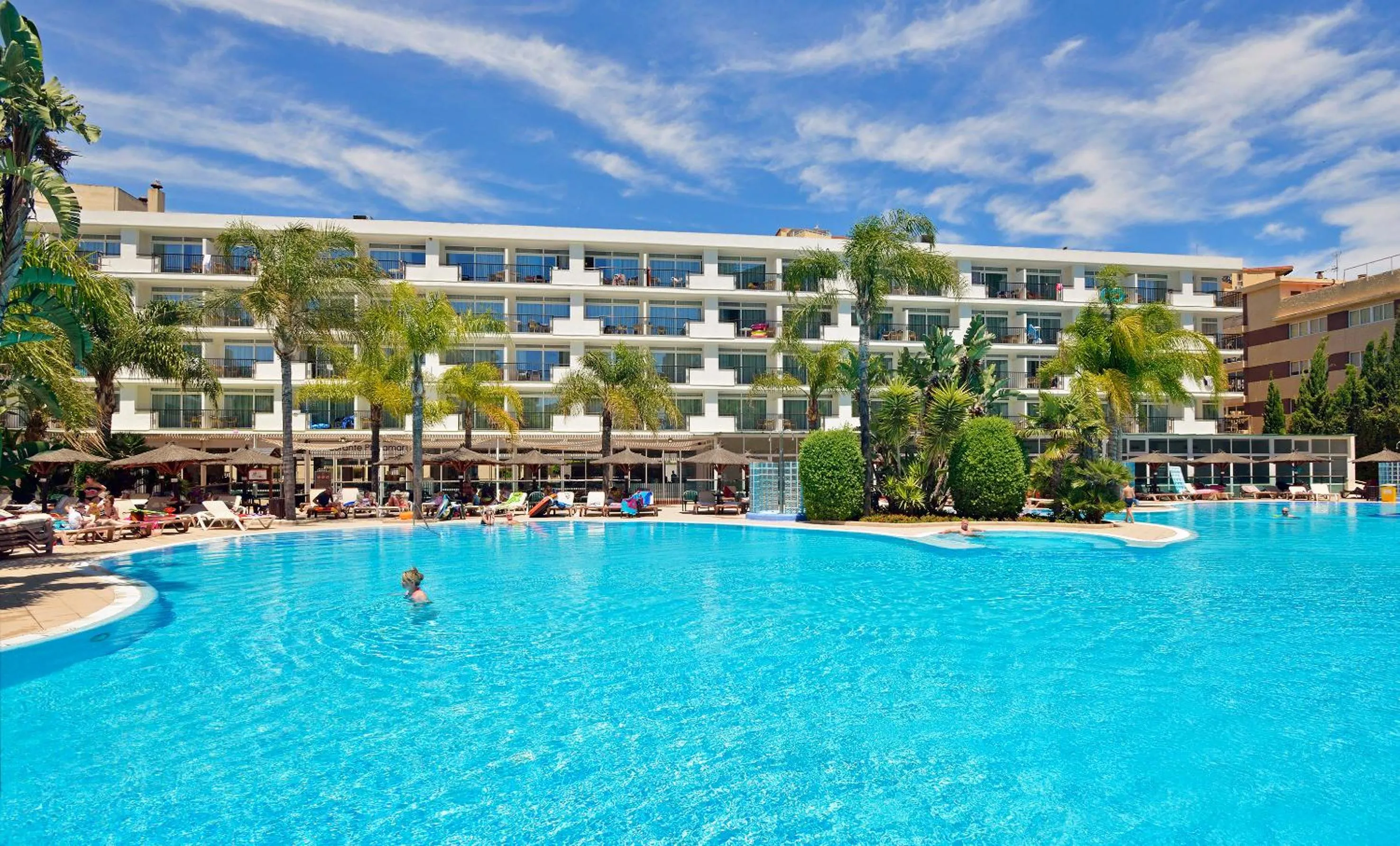 Swimming pool in Sol Principe