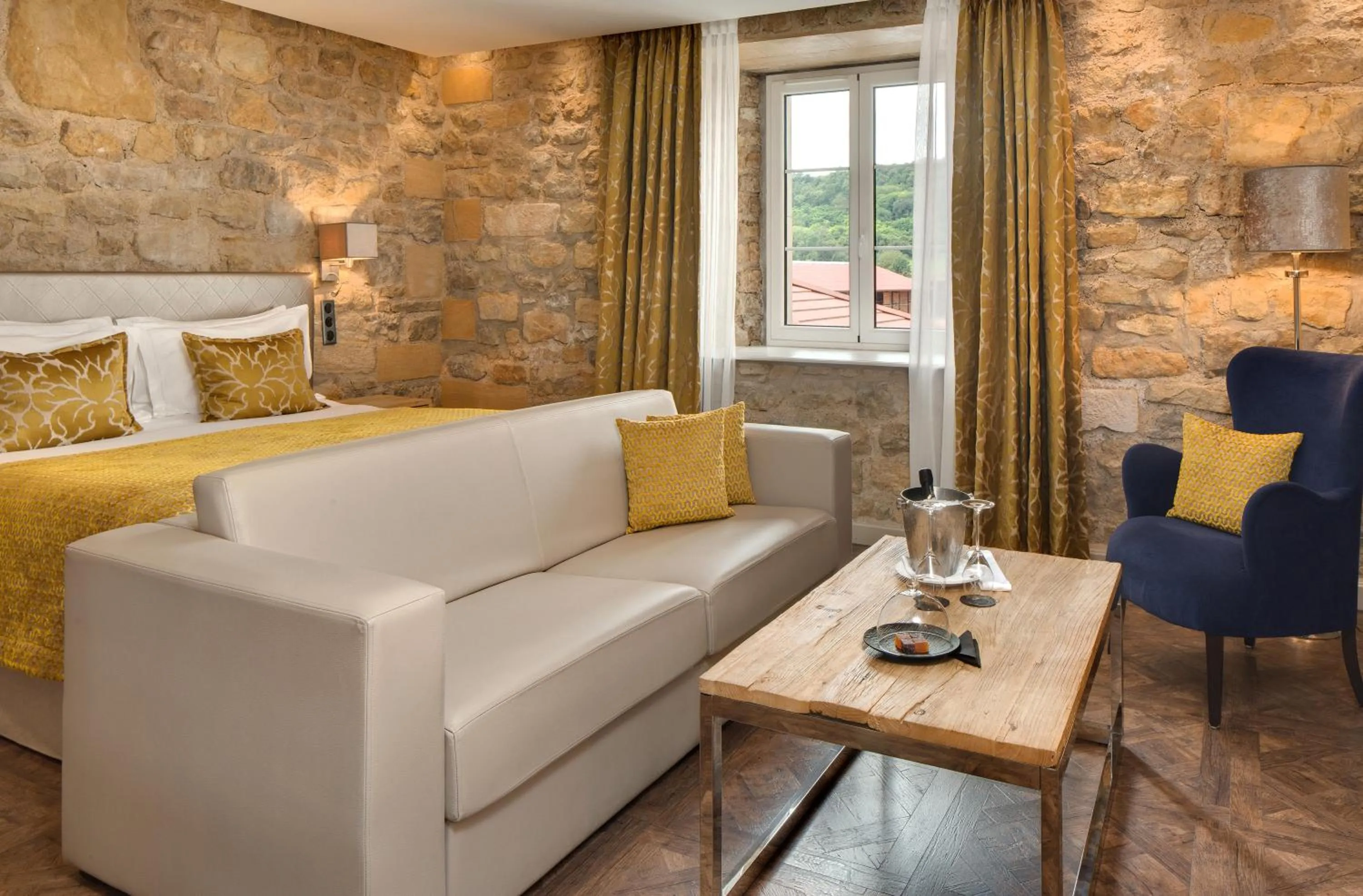 Photo of the whole room, Bed in Domaine de la Klauss & Spa, Restaurant Gastronomique Le K