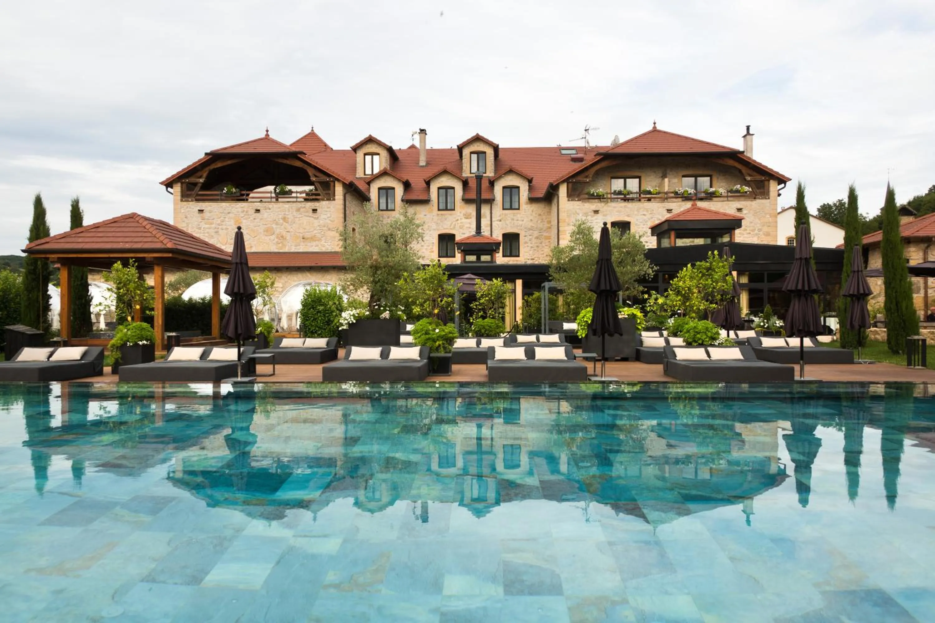 Swimming pool in Domaine de la Klauss & Spa, Restaurant Gastronomique Le K