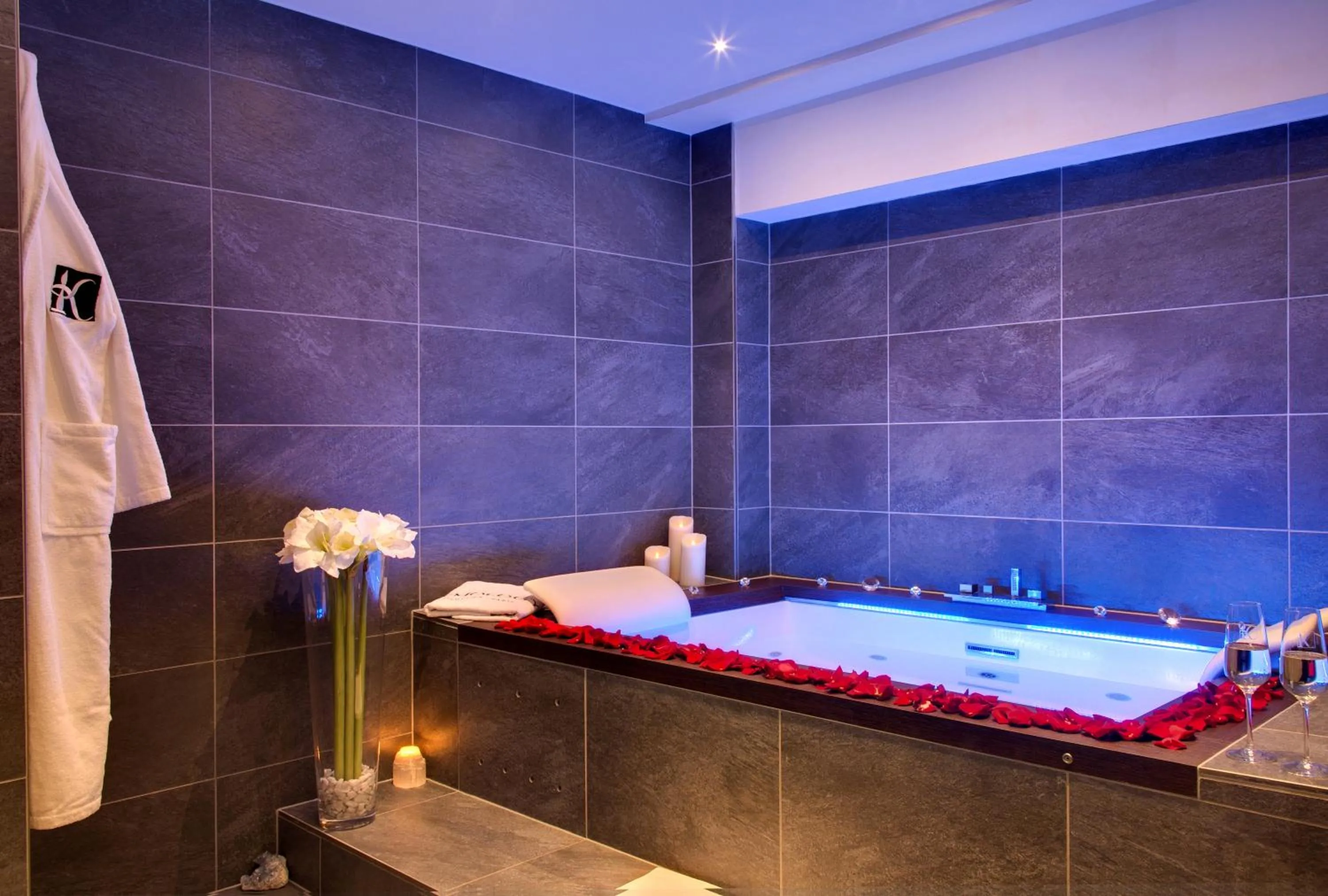 Hot Spring Bath in Domaine de la Klauss & Spa, Restaurant Gastronomique Le K