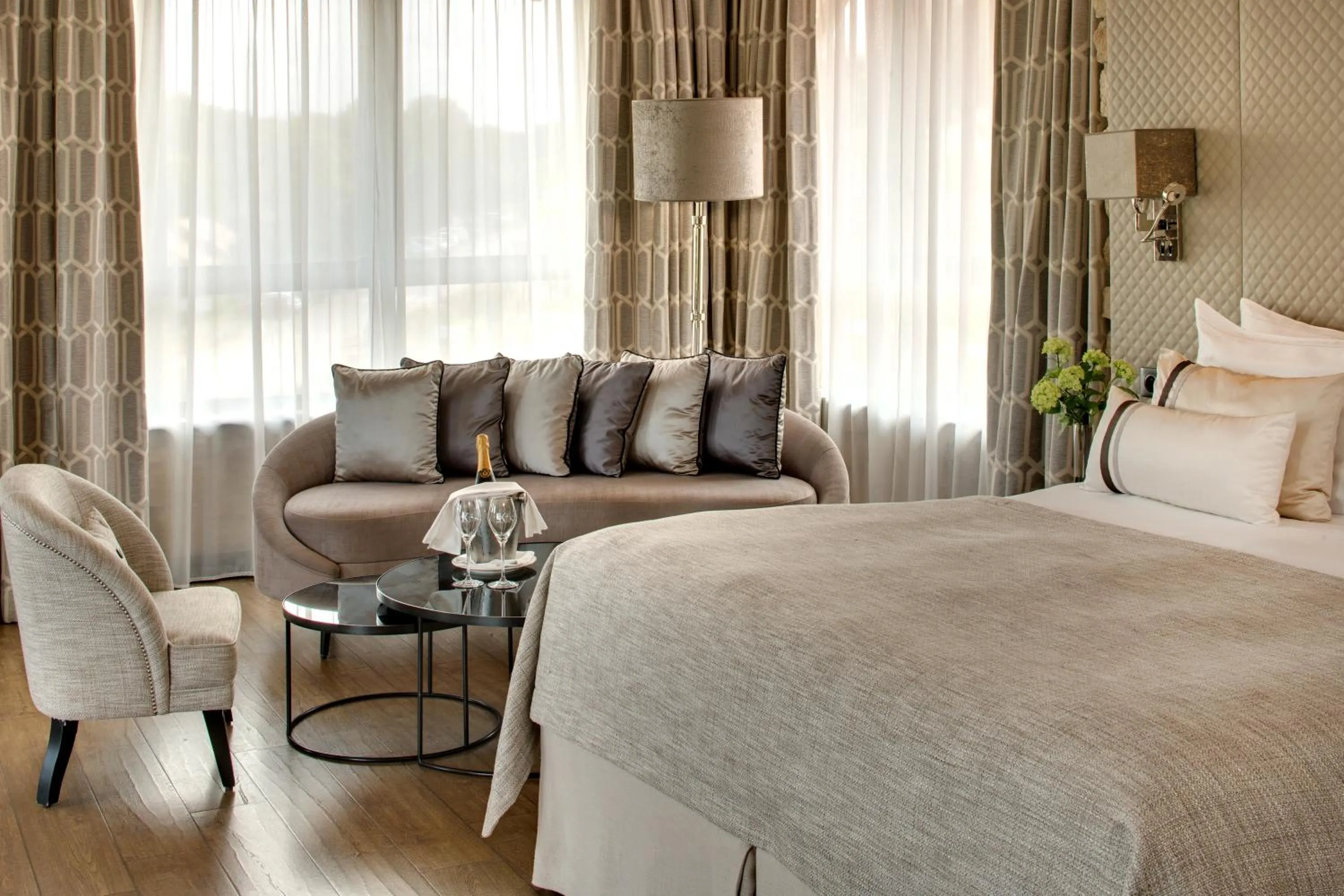 Seating area, Bed in Domaine de la Klauss & Spa, Restaurant Gastronomique Le K